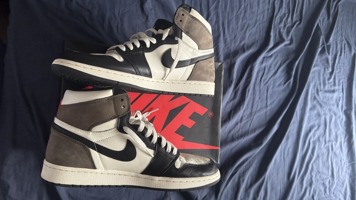 Nike Jordan 1 Mocha Size US 12 / EU 45 - 3 Thumbnail