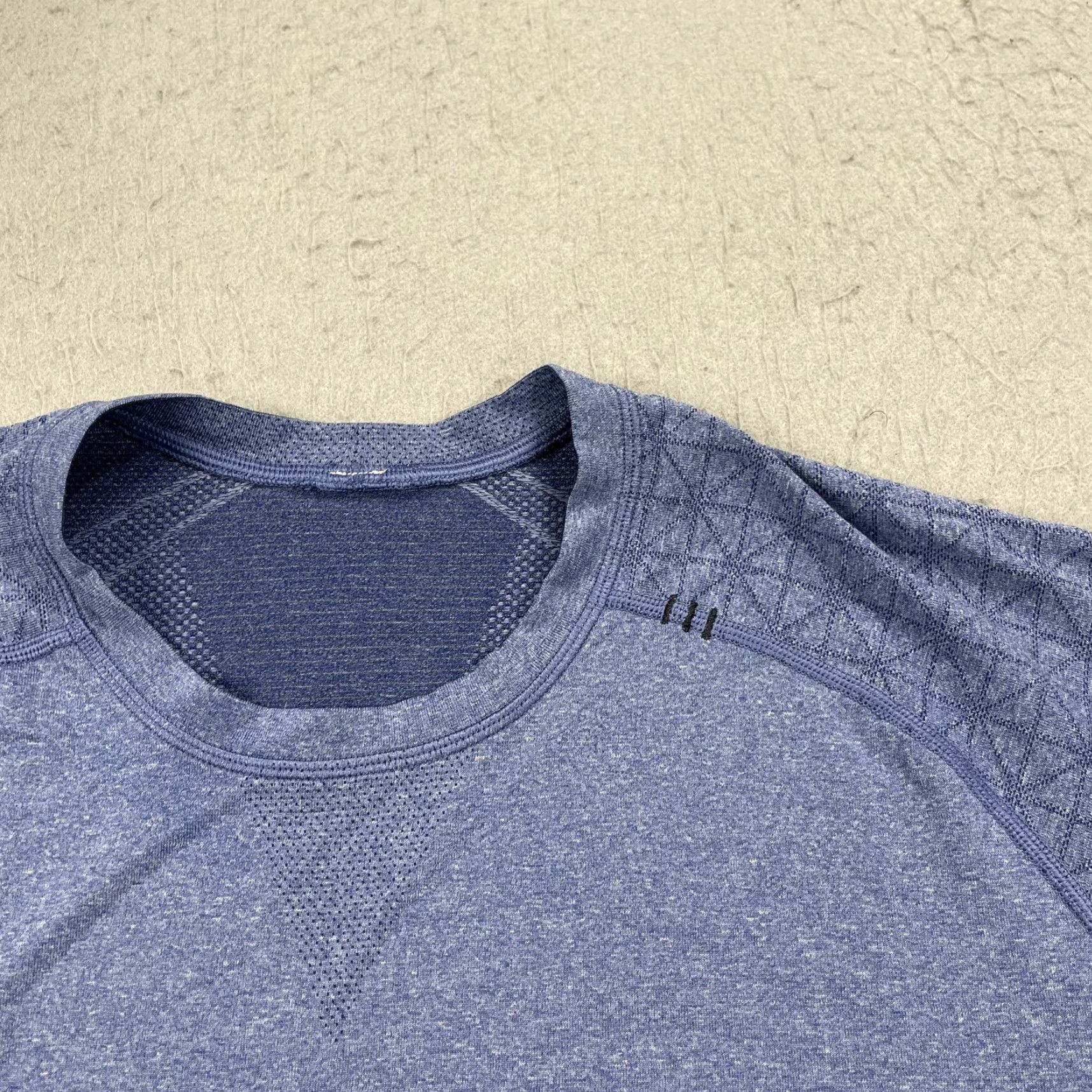 Lululemon Lululemon Shirt Mens XL Blue Heather Performance Gym Stretch Workout Lift Logo T-Shirt Size US XL / EU 56 / 4 - 3 Thumbnail