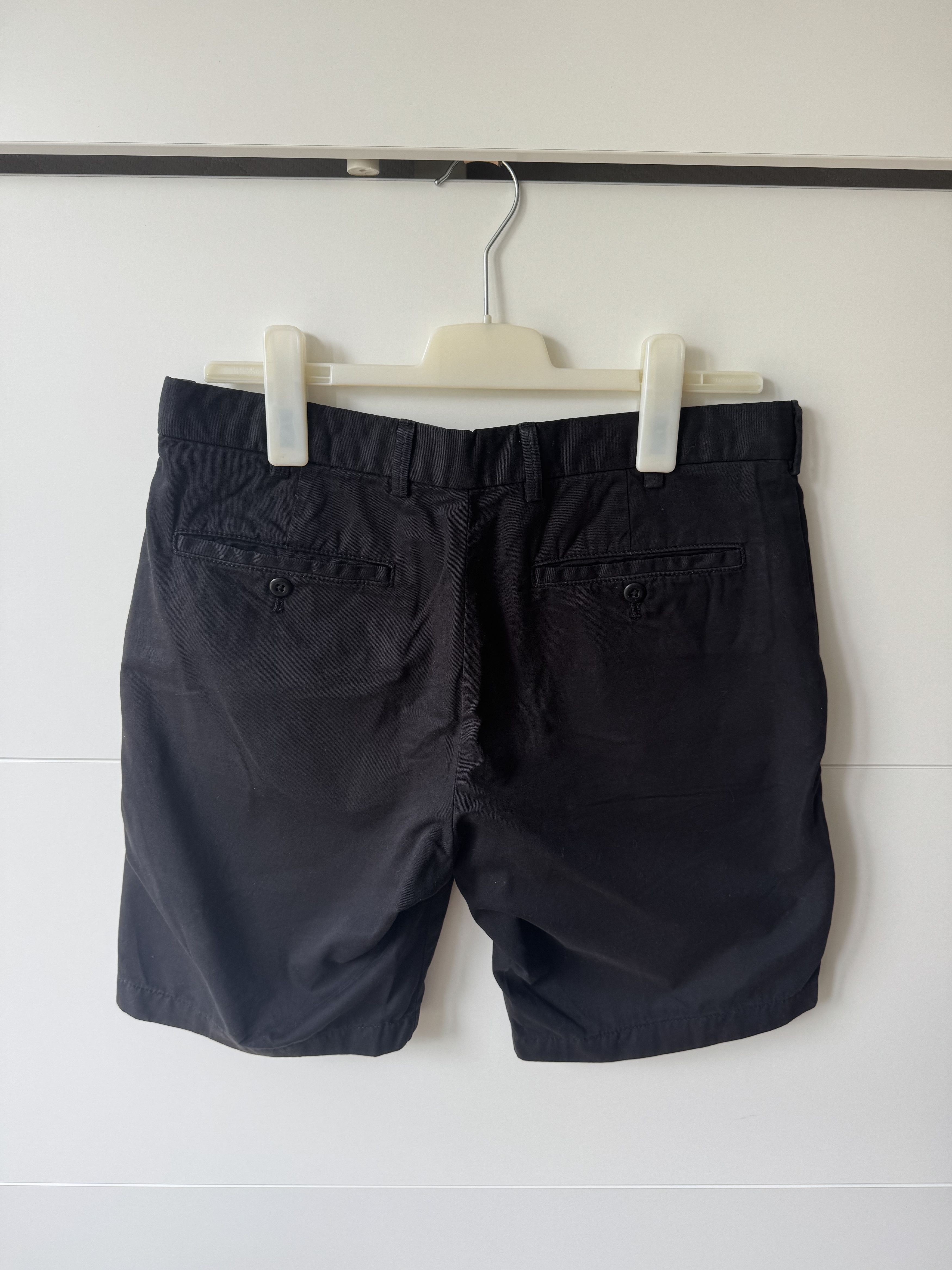 Uniqlo [M] Chino Shorts in Black Size US 30 / EU 46 - 2 Thumbnail