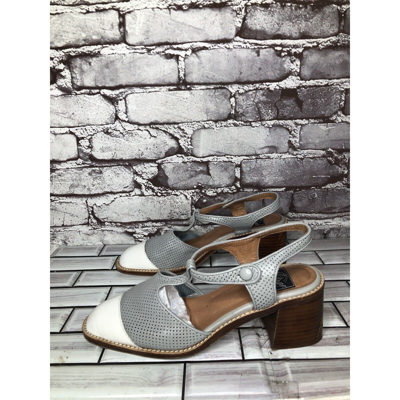 Jeffrey Campbell Vintage Jeffrey Campbell White Cap Gray Leather Perforated S Size US 7 / IT 37 - 1 Thumbnail