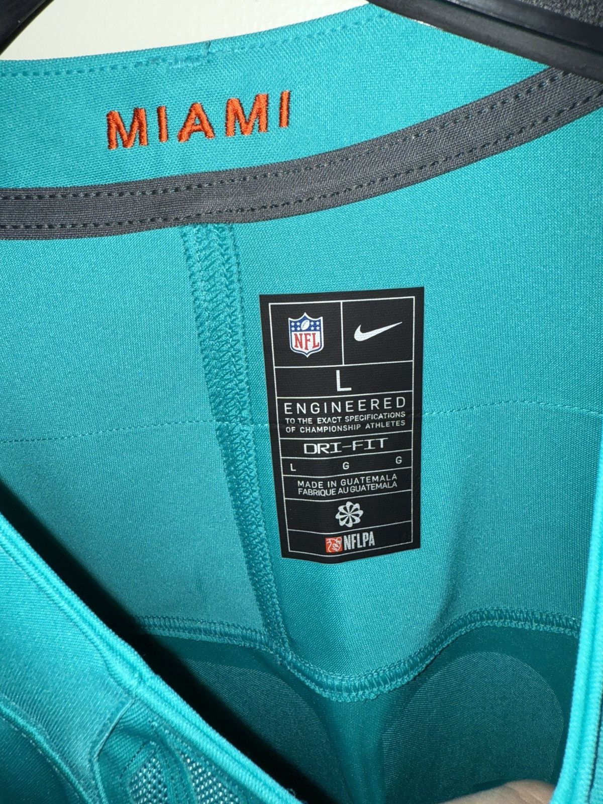 NFL Tyreek Hill Dolphins Jersey Size US L / EU 52-54 / 3 - 4 Thumbnail