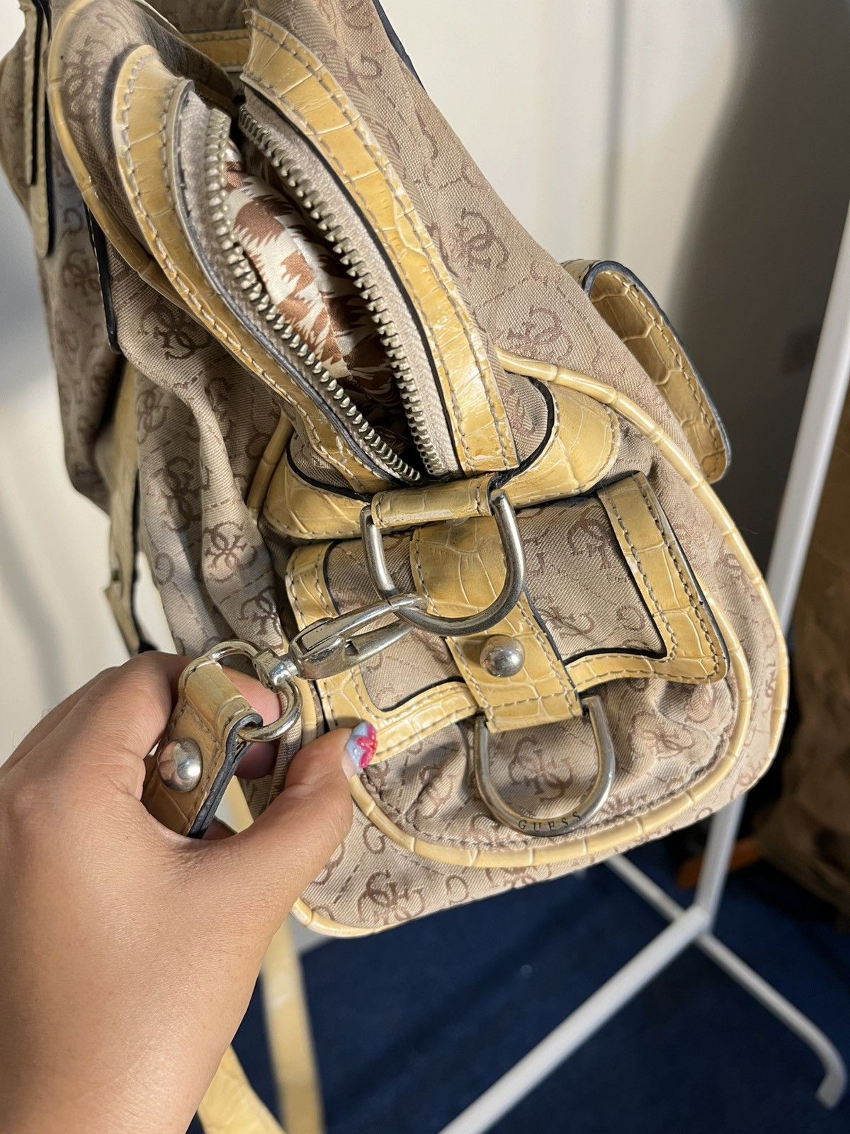 Guess Vtg Guess monogram bag belt Size ONE SIZE - 10 Thumbnail