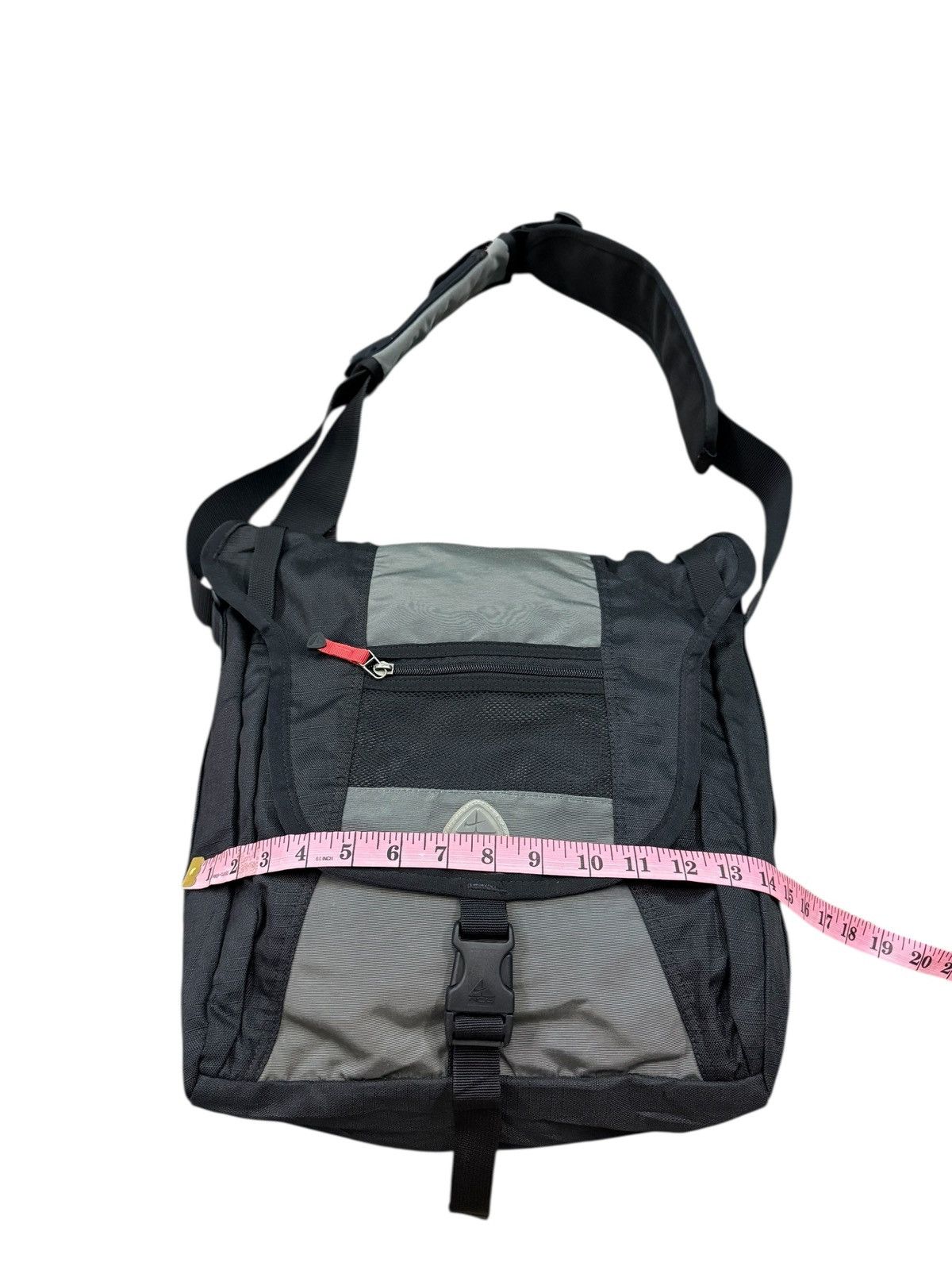 Vintage VINTAGE NIKE ACG MASSENGER BAG Size ONE SIZE - 14 Thumbnail