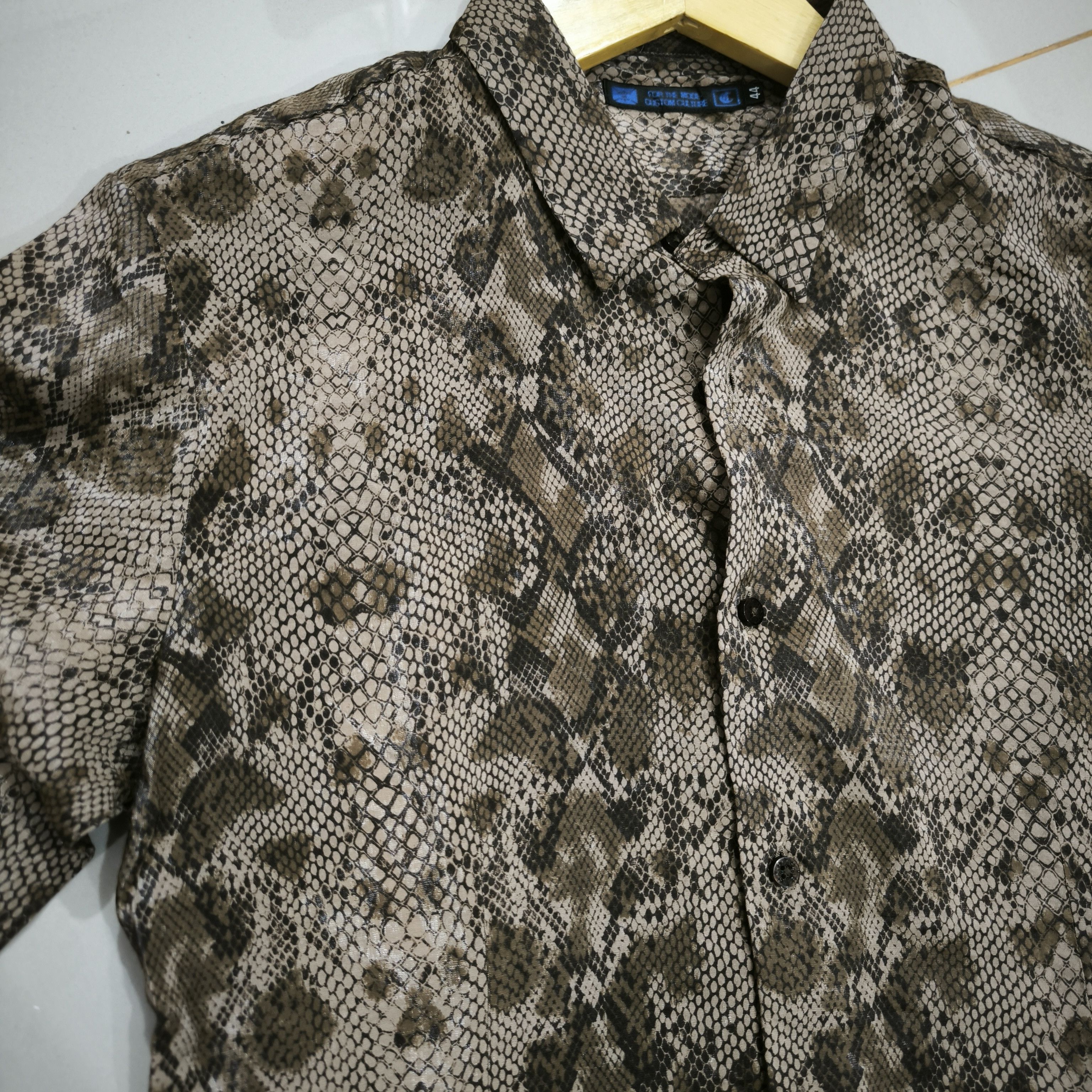 Japanese Brand Snakeskin-print LongShirt slimfit Size S / US 4 / IT 40 - 4 Thumbnail