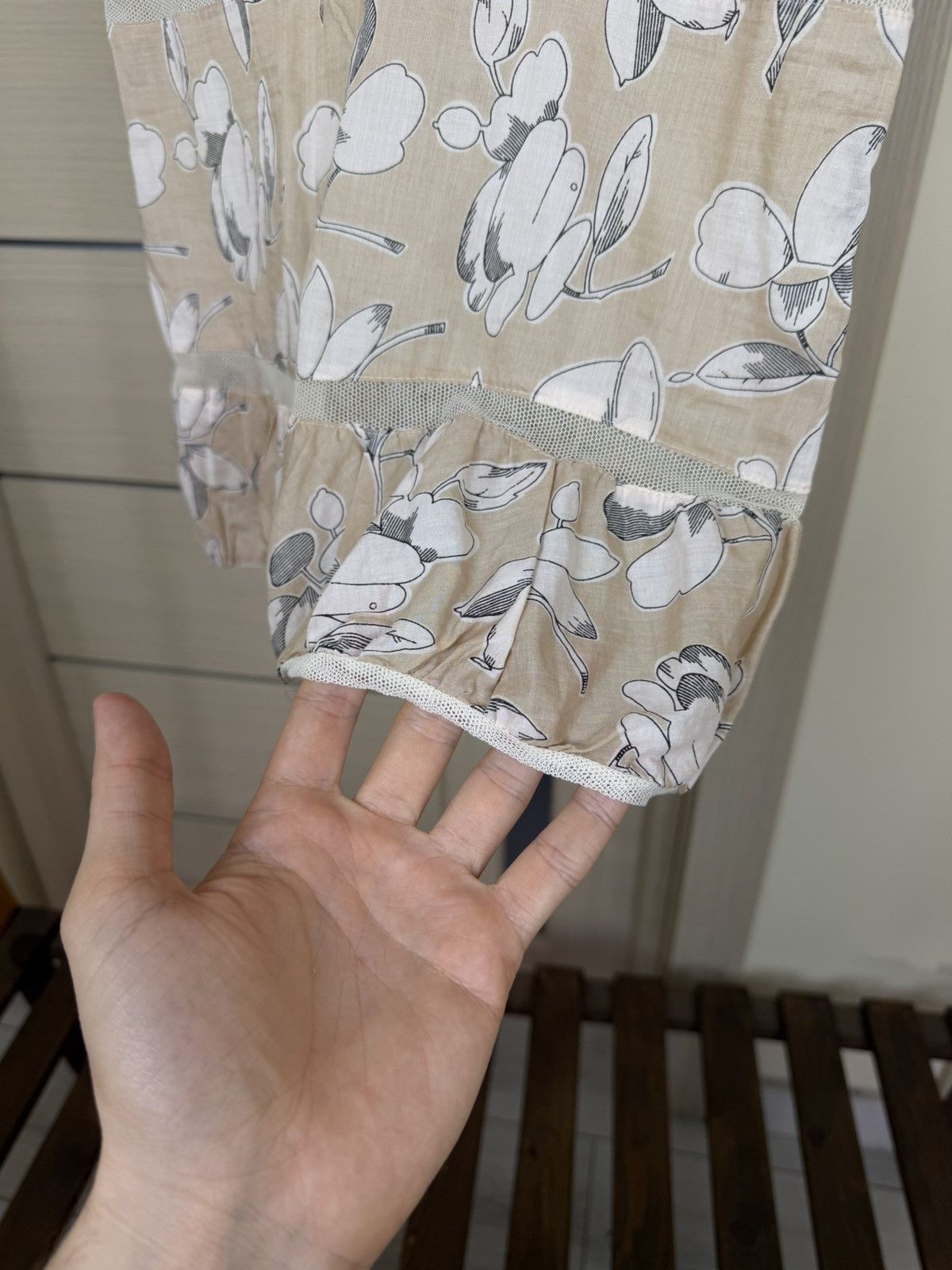 Marni Vintage Marni Floral Print Cotton Tie-Up Detail Blouse Size XS / US 0-2 / IT 36-38 - 7 Thumbnail