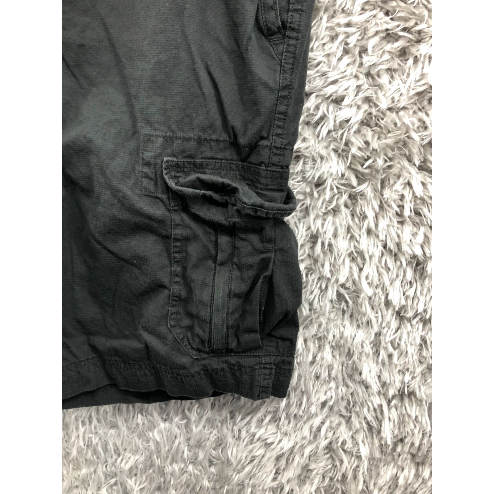 Chaps Chaps Cargo Shorts Mens 36 Mid Cargo Shorts Black Dark Wash 5-Pocket Regular Cotton Blend Belt Loops Logo Front Flat Front Zip Vintage No N/A? Size US 36 / EU 52 - 4 Thumbnail