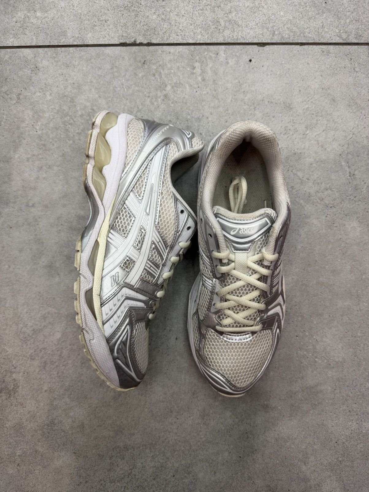 Asics × JJJJound JJJJound Asics Gel-Kayano 14 Silver White Size US 9 / EU 42 - 3 Thumbnail