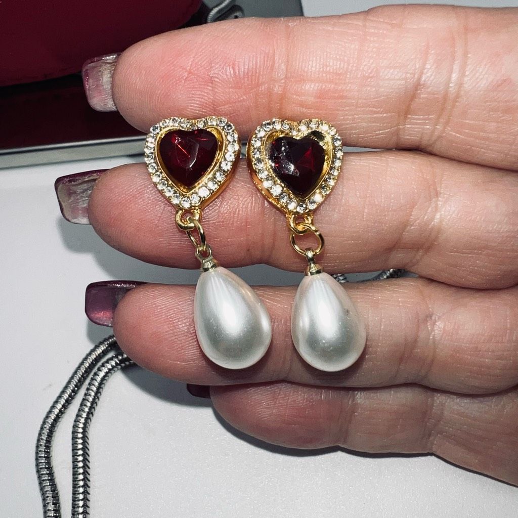 Other Gold Tone With Red Heart Crystal Faux Pearl Dangle Earrings Size ONE SIZE - 3 Thumbnail