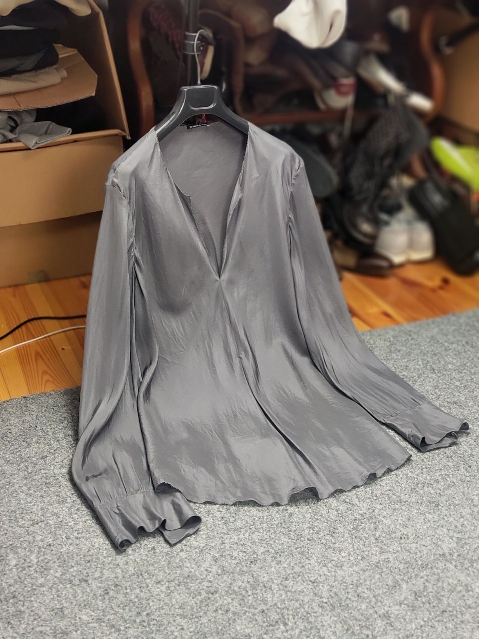Designer Susanne Bommer Design Boxy Silk Silver gray blouse Size M / US 6-8 / IT 42-44 - 21 Thumbnail