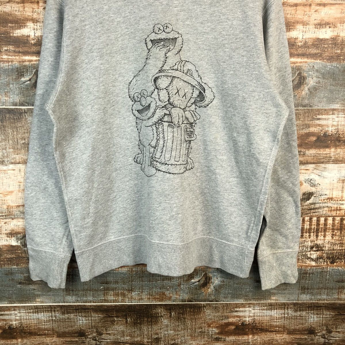 Kaws × Uniqlo Uniqlo X Kaws Sesame Street Grey Sweatshirt #A2221 Size US M / EU 48-50 / 2 - 6 Thumbnail