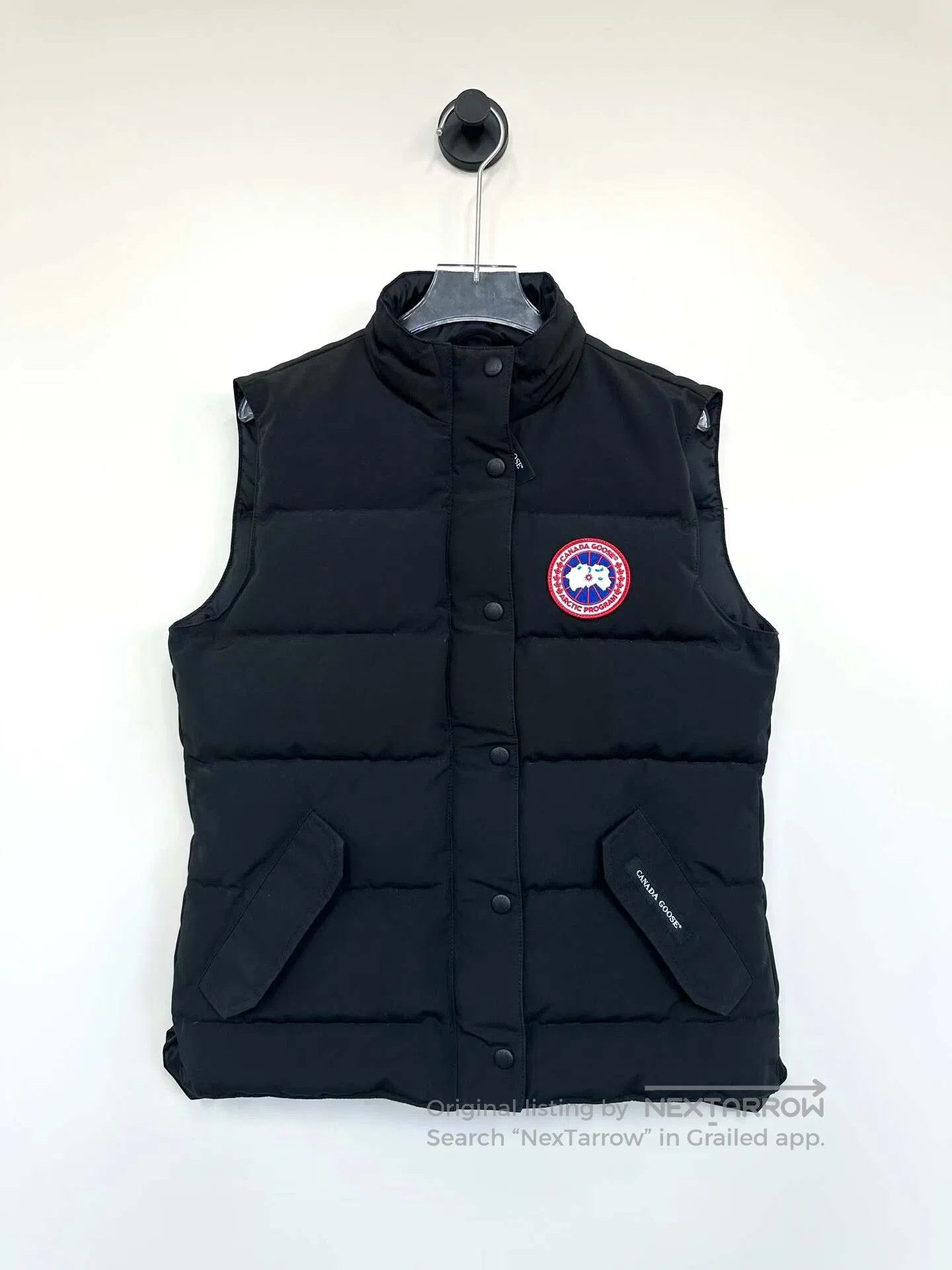 Canada Goose Canada Goose Black down jacket with a logo on the chest| Size US M / EU 48-50 / 2 - 1 Thumbnail
