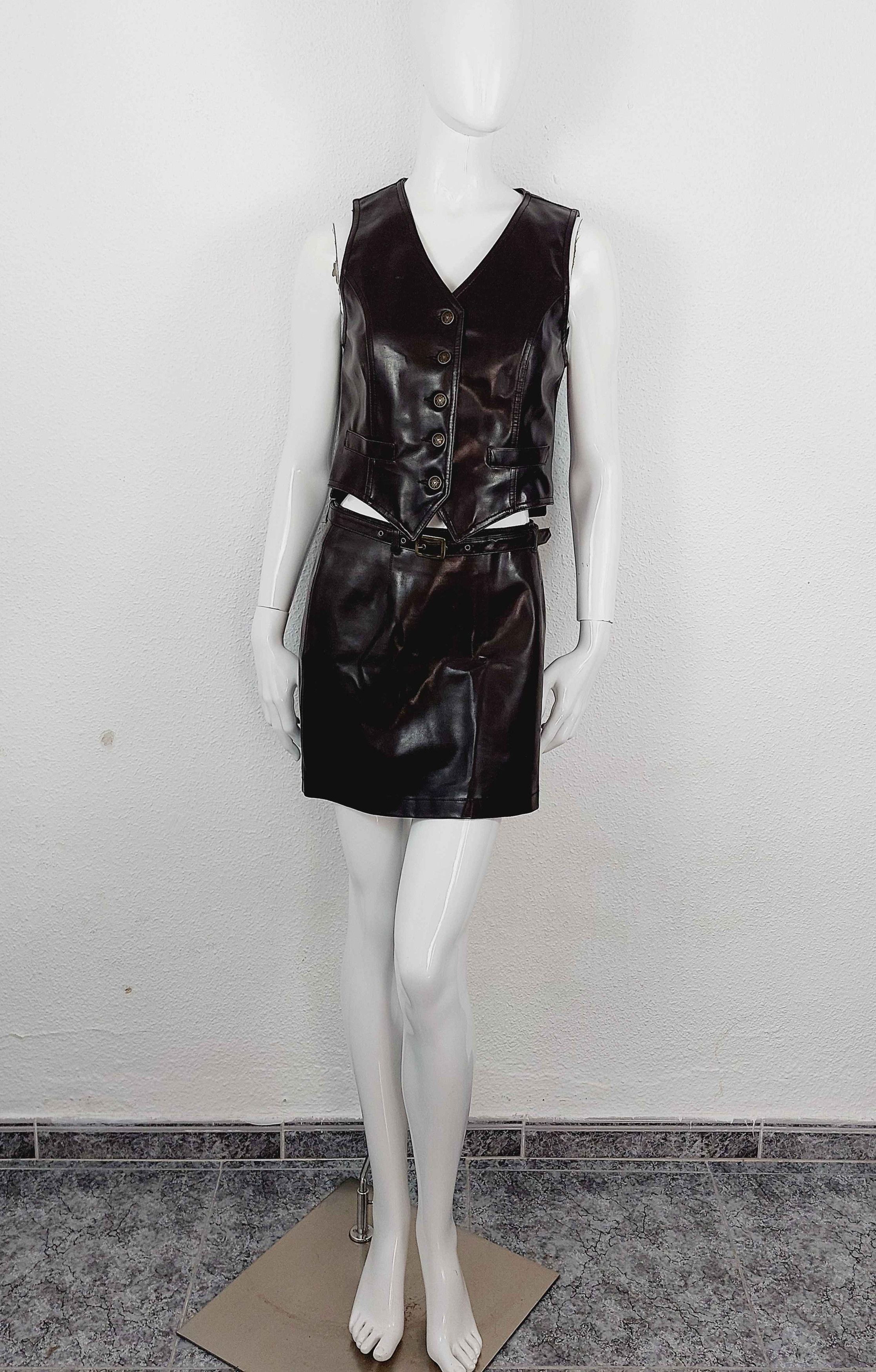 Moschino Moschino Studded Heart Vinyl Bella Hadid Vest Skirt Set Size M / US 6-8 / IT 42-44 - 5 Thumbnail