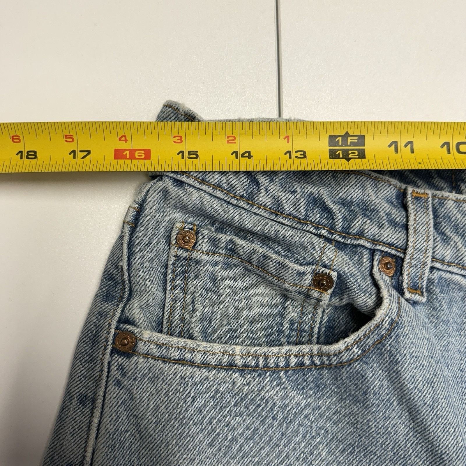 Levi's Vintage Levi's 550 Jeans Mens 31x29 Blue Relaxed USA Size US 31 - 8 Thumbnail