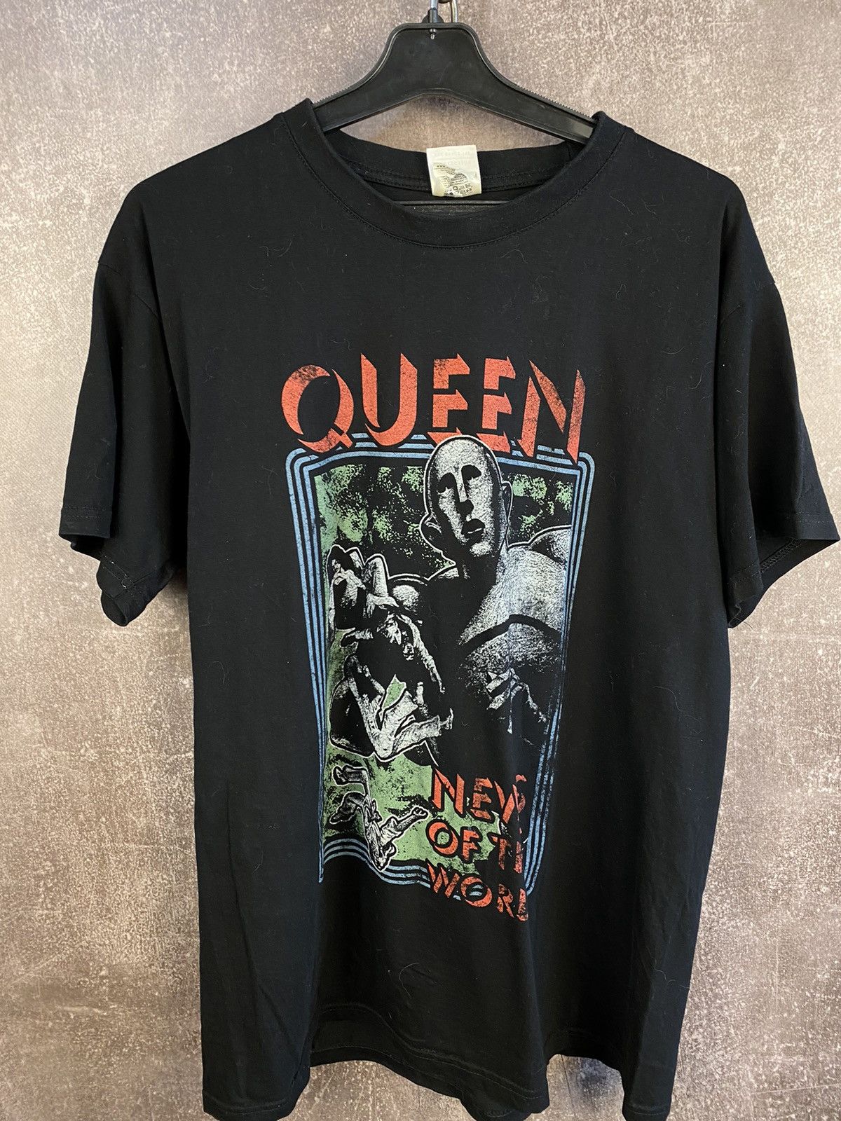 Vintage Queen News Of The World Shirt Size US M / EU 48-50 / 2 - 1 Thumbnail