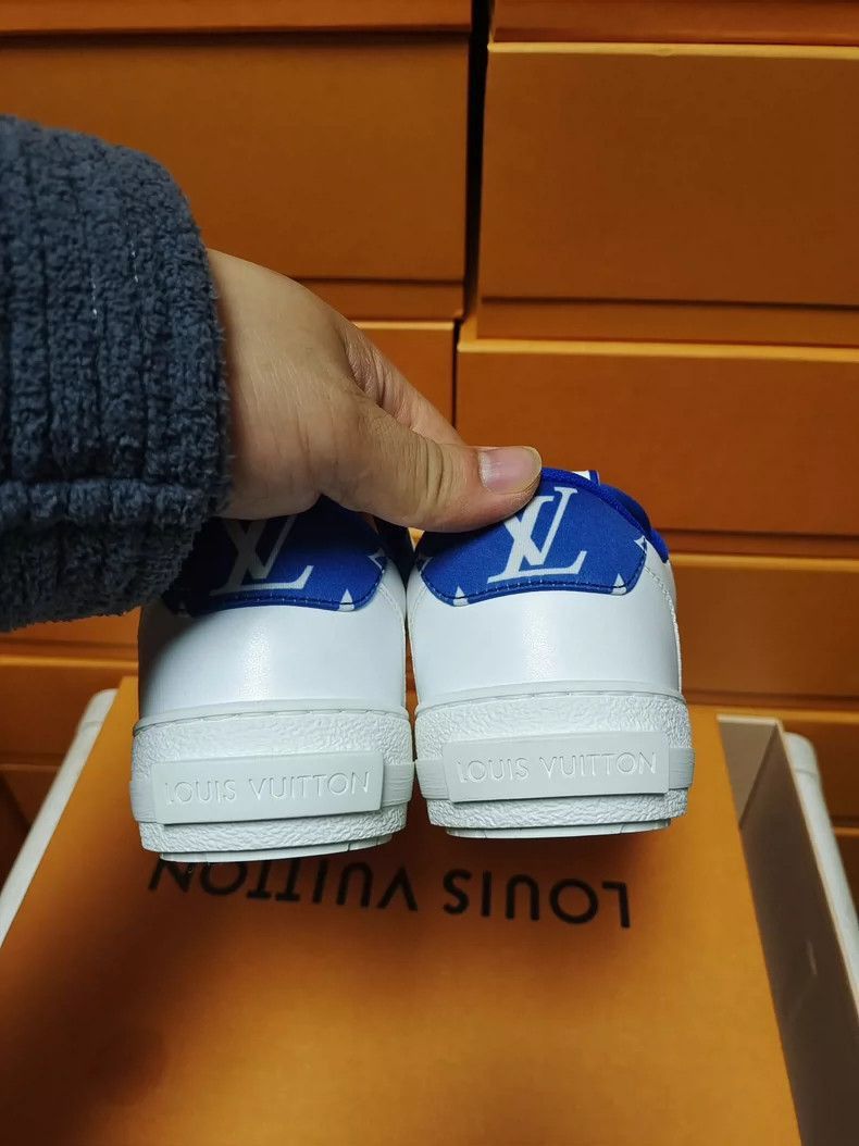 Louis Vuitton Louis Vuitton LV Women's LowTop Sneakers in White and Blue Size US 5 / IT 35 - 8 Thumbnail