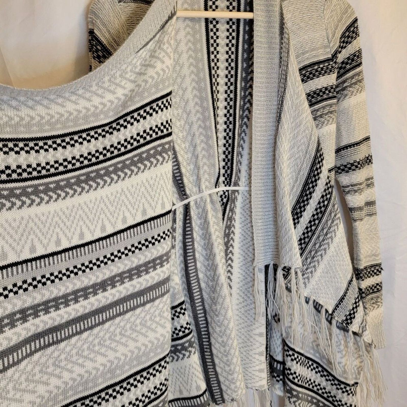 Other No Boundaries Knit Cardigan Sweater Grey and Black w/ Fringe Size M / US 6-8 / IT 42-44 - 9 Thumbnail