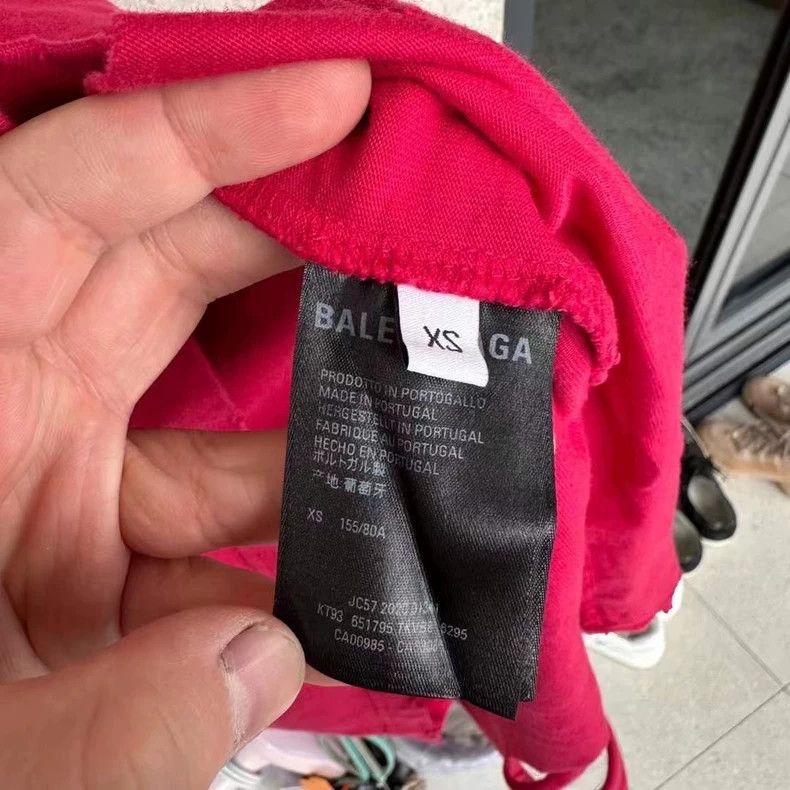 Balenciaga Balenciaga Red short sleeves with holes Size US XS / EU 42 / 0 - 4 Thumbnail