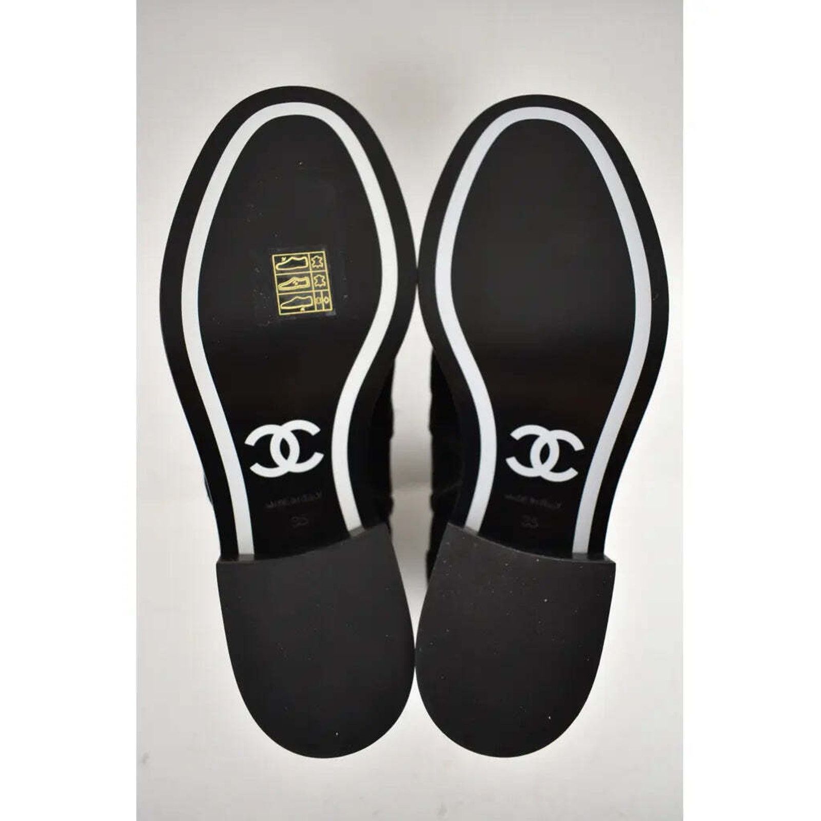 Chanel Chanel 20K Black Suede Quilted Turnlock CC Gold Patent Ankle Size US 5 / IT 35 - 12 Thumbnail