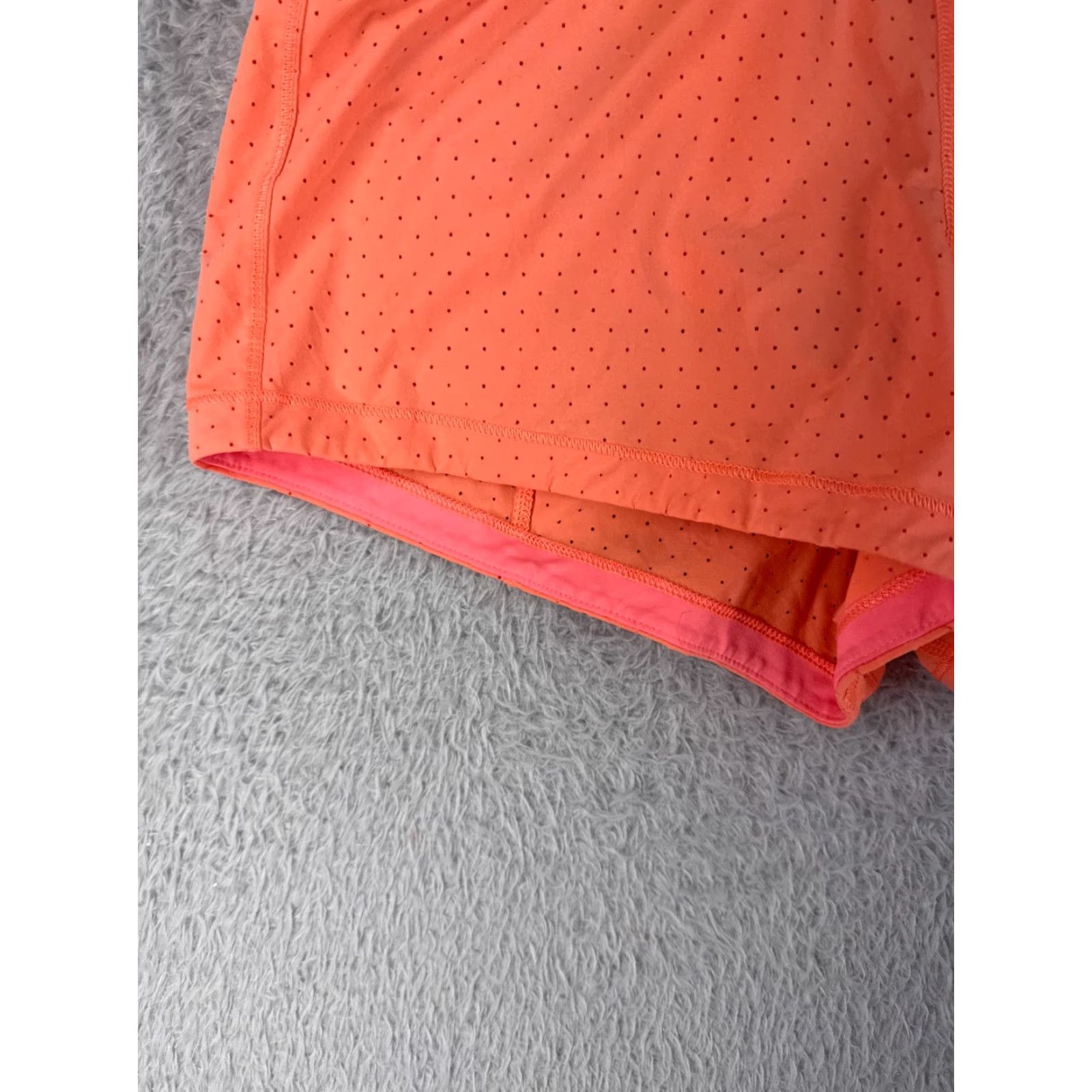 Lululemon Lululemon Shorts Women 4 Orange Final Lap Short 2.5" Luxtreme Run W7AEGS Size 27" / US 4 / IT 40 - 3 Thumbnail