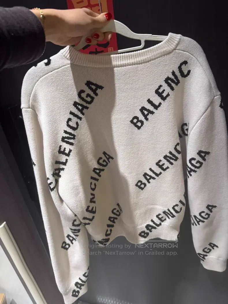 Balenciaga Balenciaga Beige Bullet Hole Logo Sweater Size US M / EU 48-50 / 2 - 3 Thumbnail