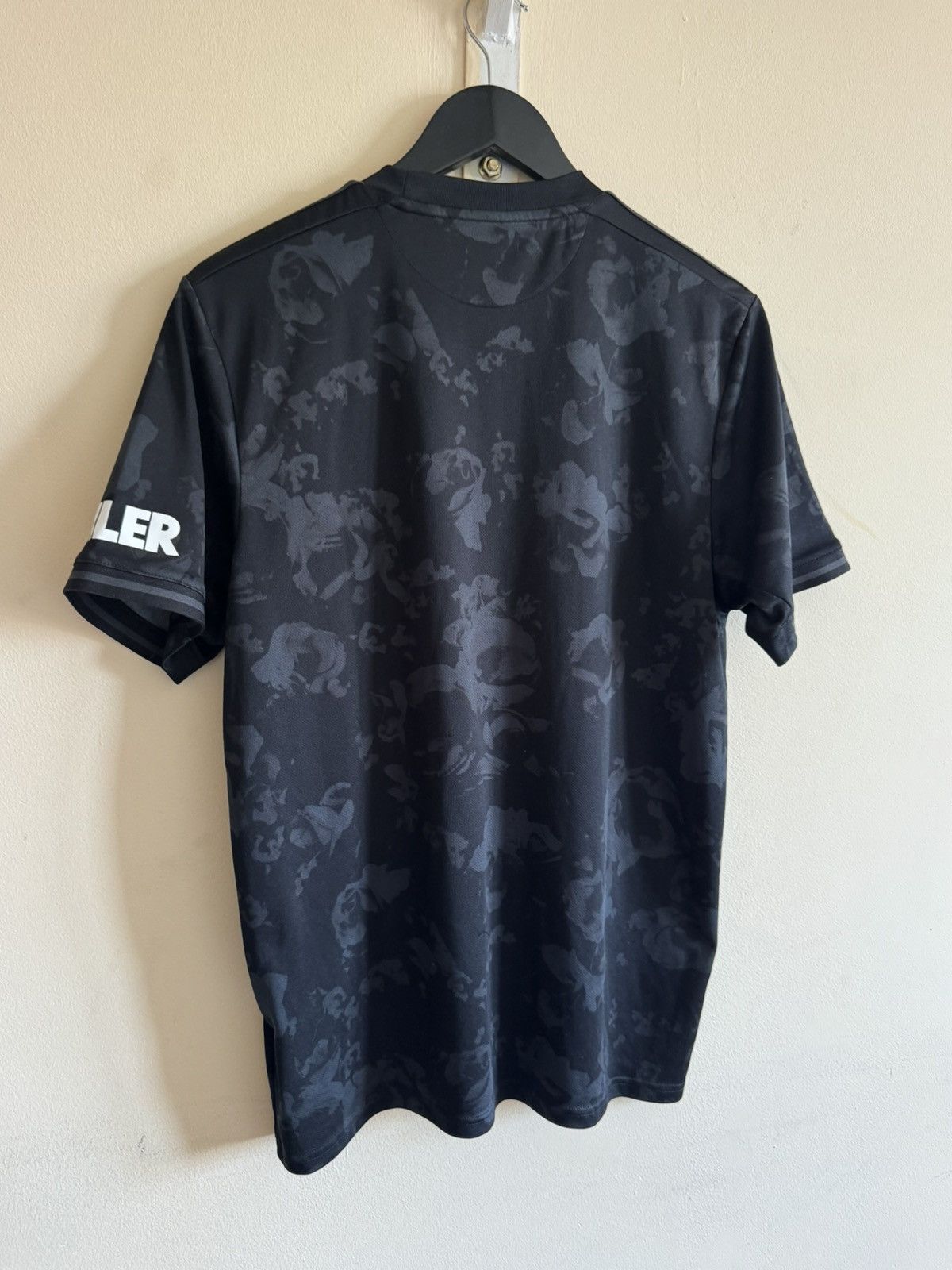 Adidas Jersey Manchester United 2019 Size US M / EU 48-50 / 2 - 6 Thumbnail
