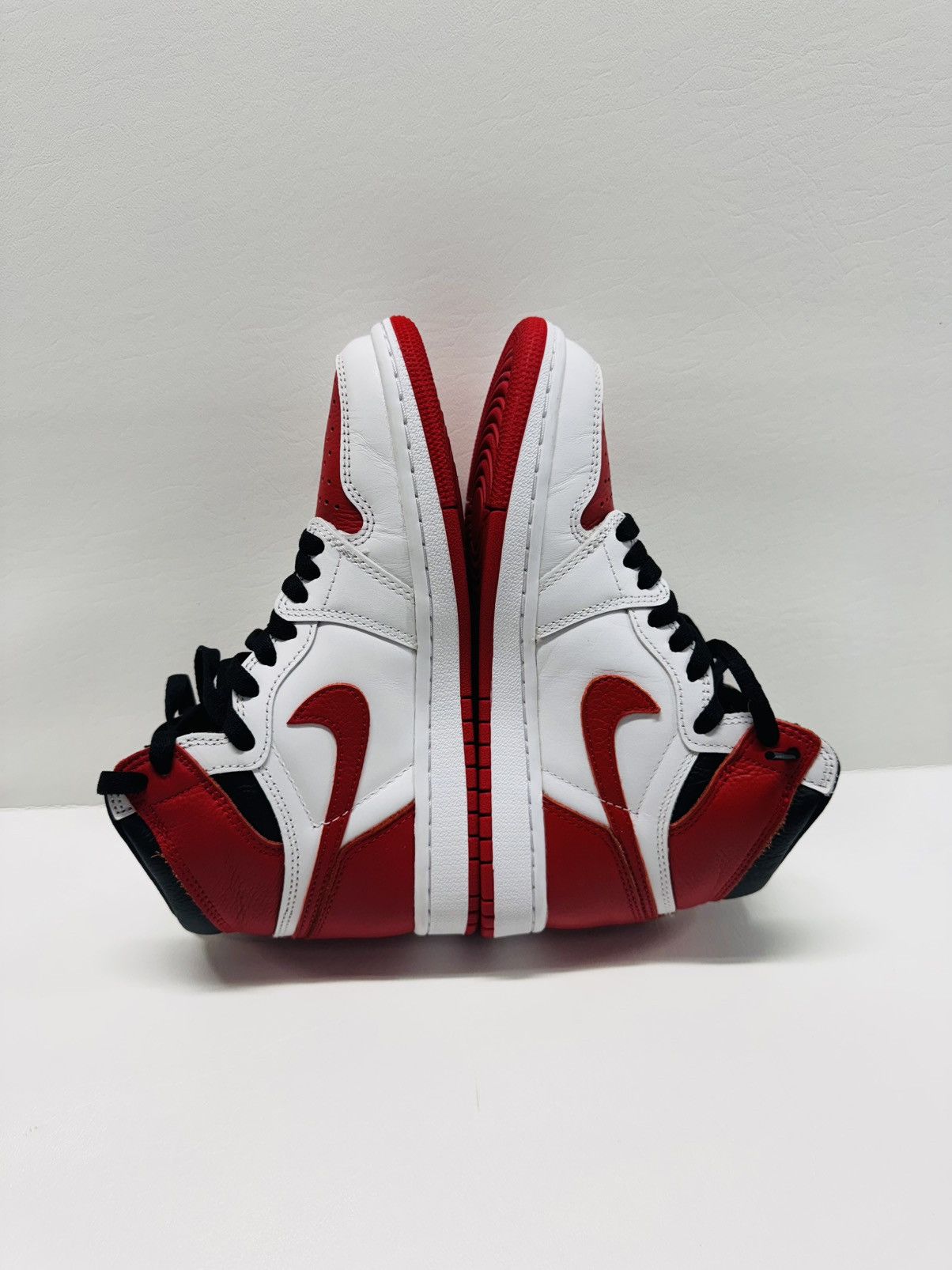 Jordan Brand Air Jordan 1 High OG White/University Red-Black Size US 5 / EU 37 - 3 Thumbnail