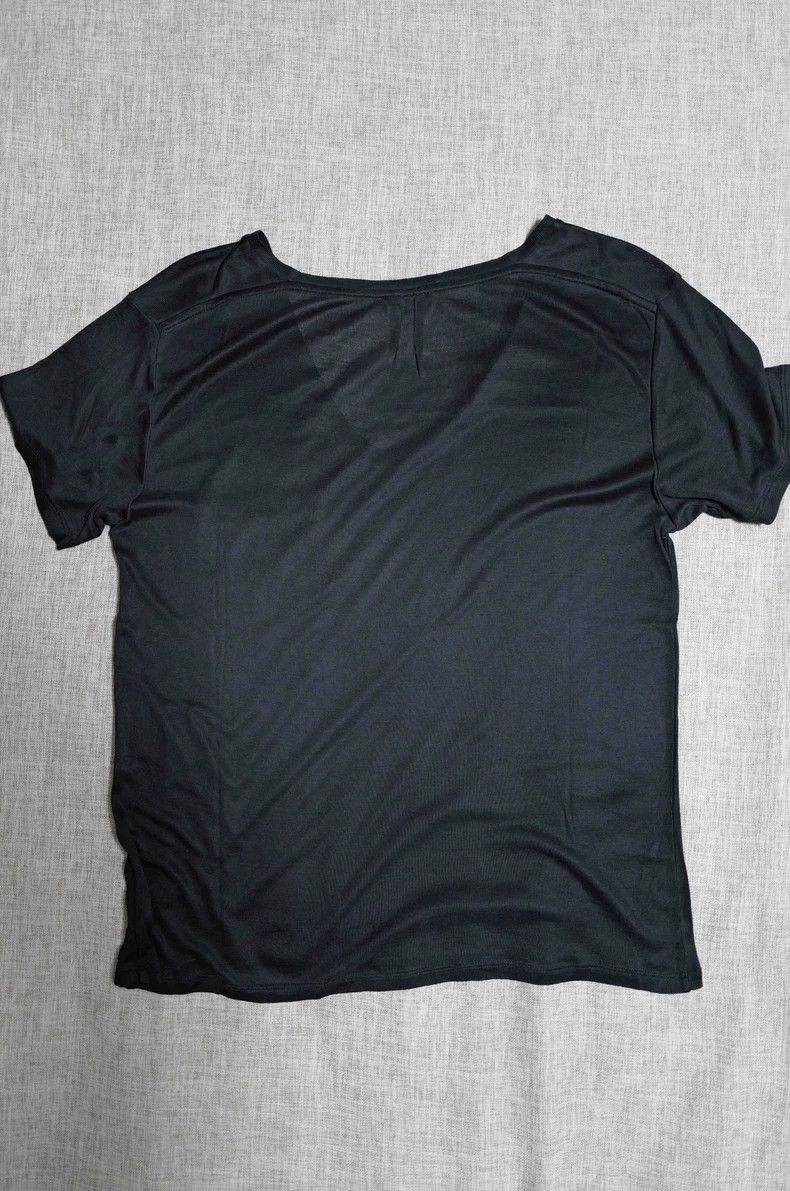 Saint Laurent Paris Saint Laurent Paris Mulberry silk V-neck pocket T-shirt Size S / US 4 / IT 40 - 2 Thumbnail