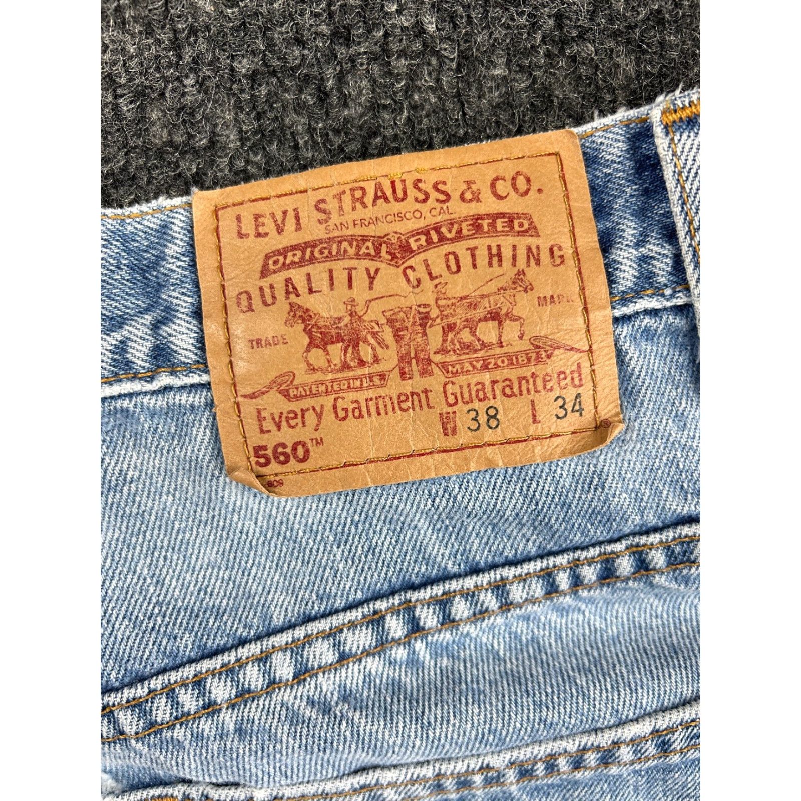 Levi's VINTAGE Levi’s Jeans 560 38 x 34 USA Distressed 5-Pocket Denim Jeans - Relaxed Fit, Tapered, Blue, Vintage Size US 38 / EU 54 - 4 Thumbnail
