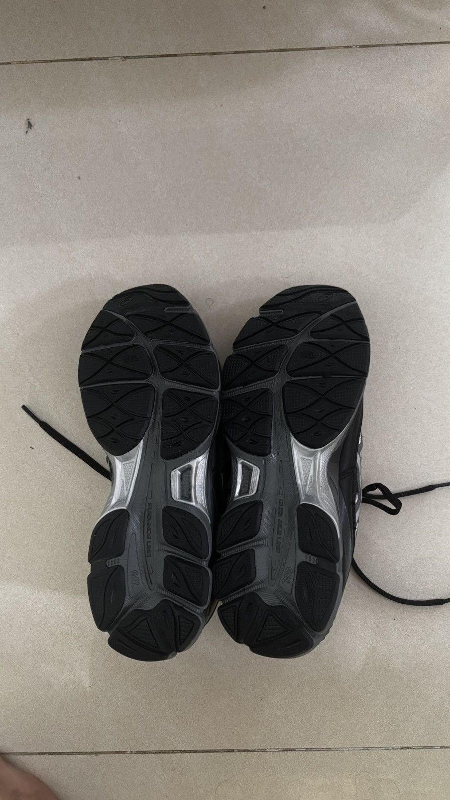 Asics ASICS NYC BLACK SILVER Size US 9.5 / EU 42-43 - 4 Thumbnail