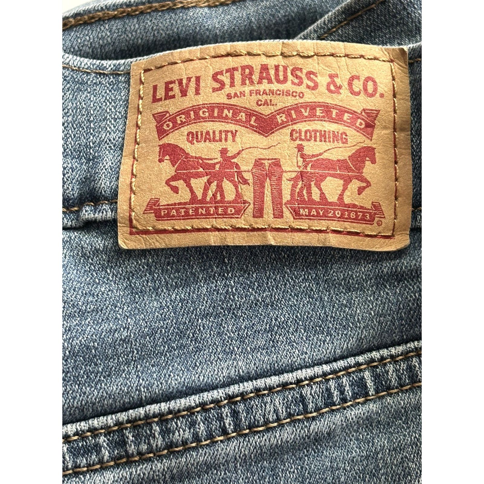 Levi's Levi's Womens Mid Length Shorts Cuffed Stretch Denim 26 Blue 5-Pocket Design Size 26" / US 2 / IT 38 - 7 Thumbnail