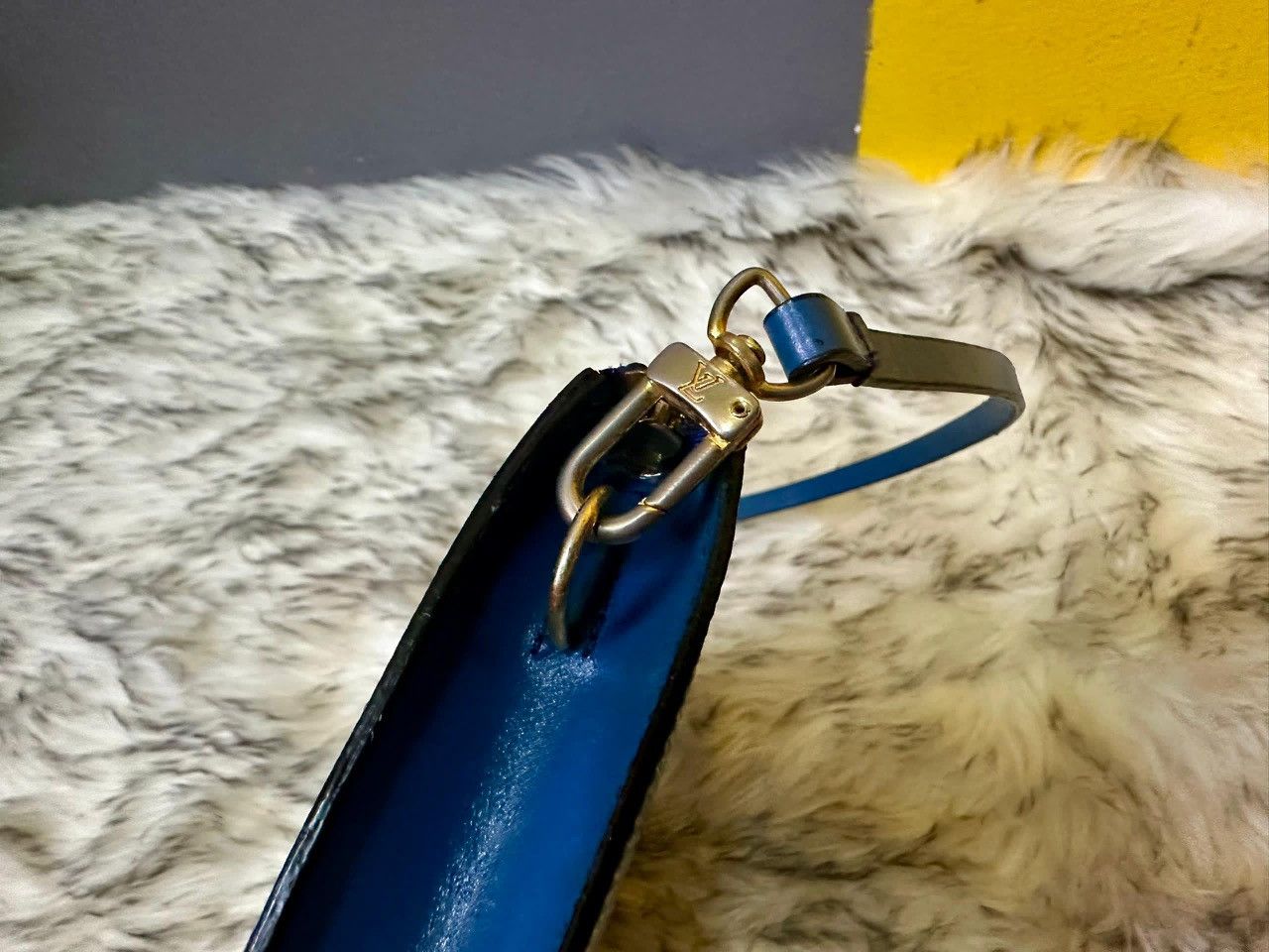 Louis Vuitton Authentic Louis Vuitton Epi Leather Pochette Accessories Size ONE SIZE - 6 Thumbnail