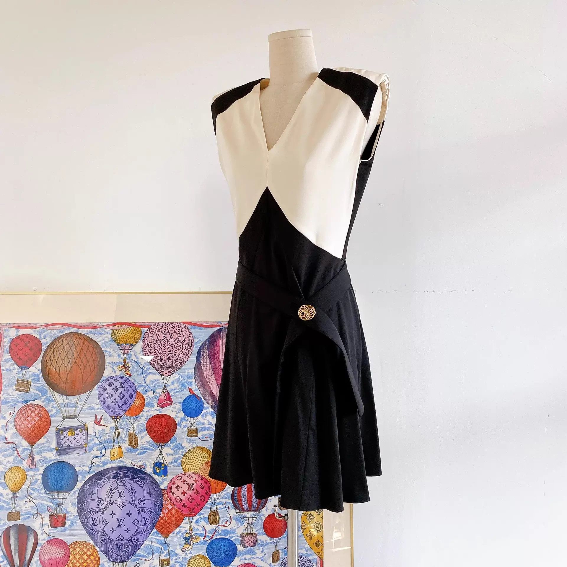 Louis Vuitton Louis Vuitton color blocked sleeveless dress size 36 Size XS / US 0-2 / IT 36-38 - 3 Thumbnail