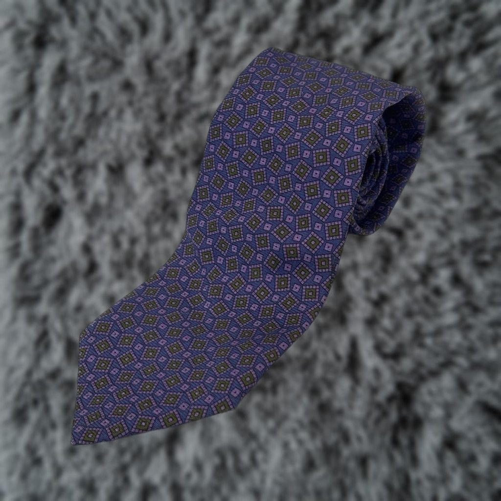 Brooks Brothers VINTAGE Brooks Brothers Makers Silk Tie Men’s Purple Made In USA Tie Men Purple Silk 90s? (but must avoid adding info). Size ONE SIZE - 1 Thumbnail