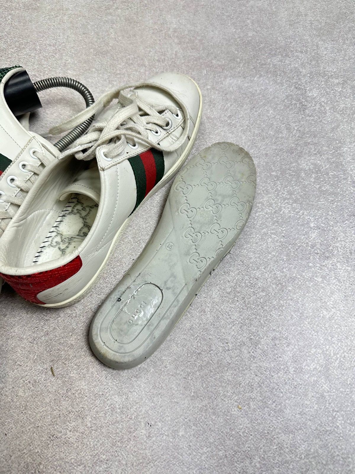 Gucci Vintage Gucci GG Low Leather Sneakers Womans EUR 35 Size US 5 / IT 35 - 11 Thumbnail