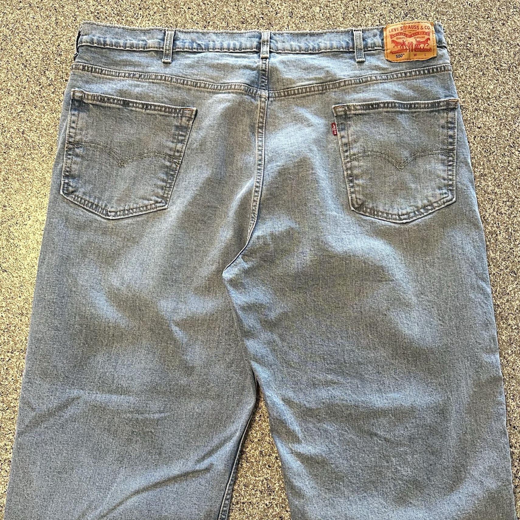 Levi's Levi's 550 Jeans Mens 46x34 Relaxed Straight Light Wash Denim 99% Cotton 1% Spandex Blue Leather? (Note: remove uncertainty) Size US 30 / EU 46 - 4 Thumbnail