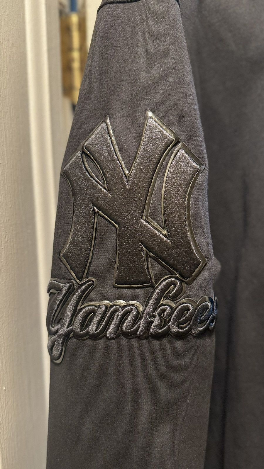 Pro Standard PRO STANDARD MLB NEW YORK YANKEES TRIPLE BLACK ZIP UP HOODIE Size US S / EU 44-46 / 1 - 5 Thumbnail