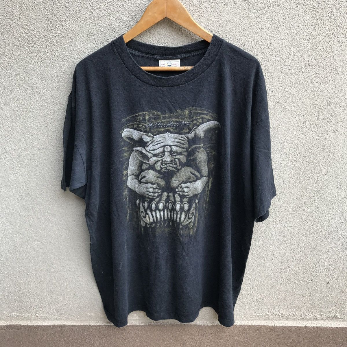 Anime Vintage 90s GARGOYLES movie horror tee cartoons Size US XL / EU 56 / 4 - 1 Thumbnail