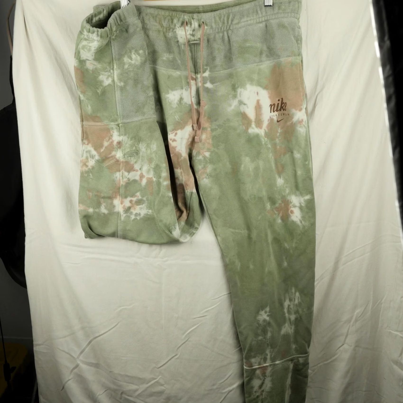 Nike Nike Sportswear Pants Mens Large Green Tie Dye Fleece Sweatpants DO6187-204 Size US 33 - 2 Thumbnail