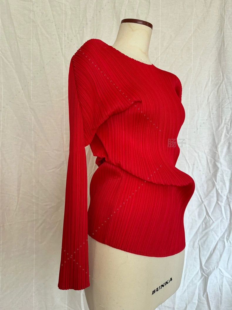 Issey Miyake issey miyake size:4 Red pleated coat 2505-Nextarrow Size XXS / US 00 / IT 34 - 2 Thumbnail