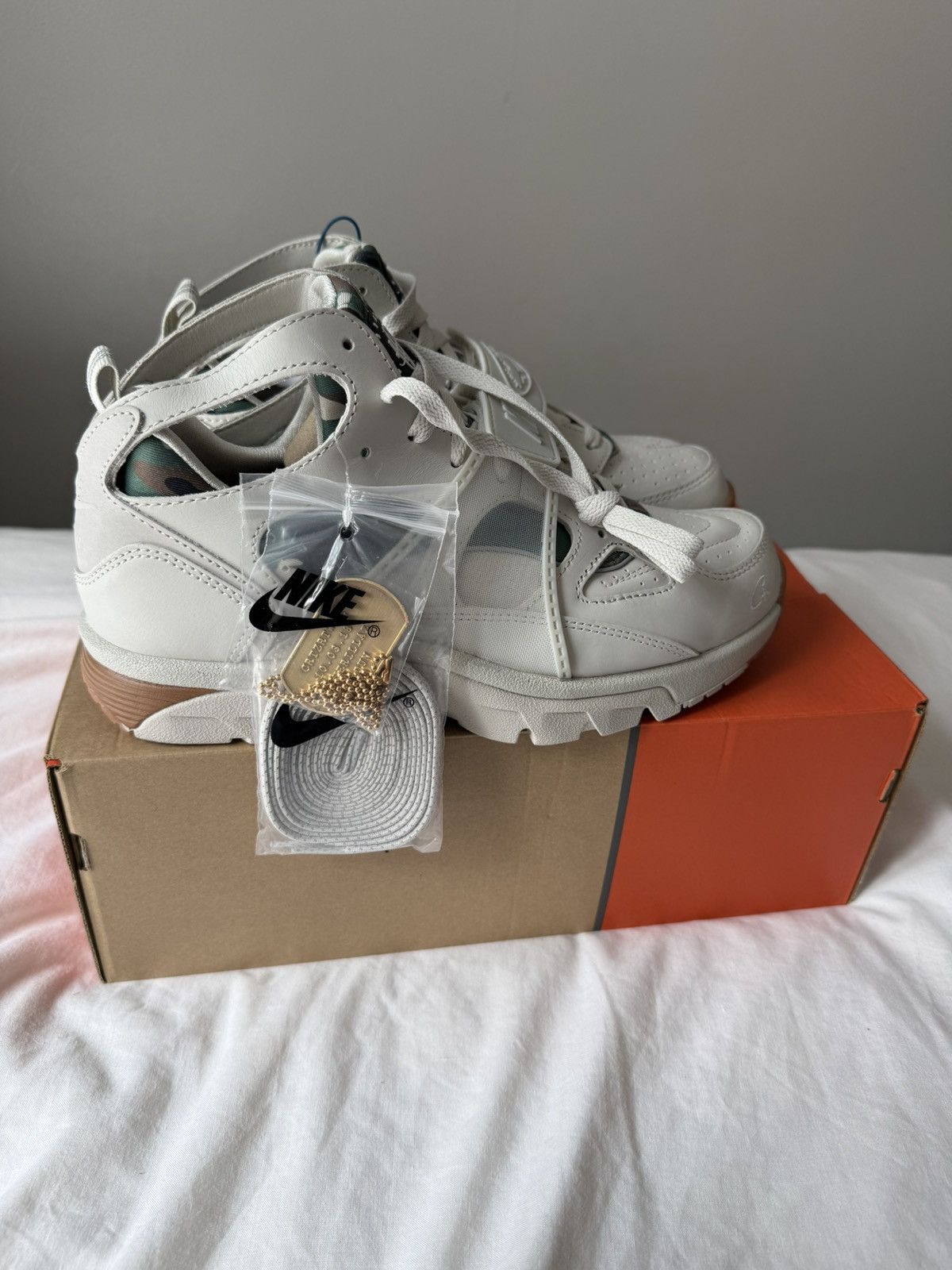 Corteiz × Nike NIKE CORTEIZ AIR HUARACHE TRAINERS Size US 9.5 / EU 42-43 - 4 Thumbnail