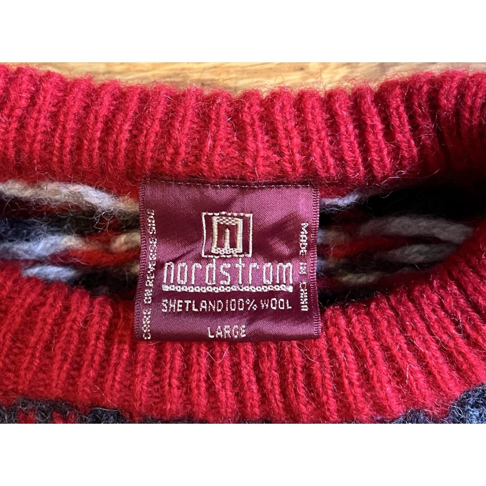 Nordstrom VINTAGE Nordstrom Shetland Wool Fair Isle Sweater Women’s Large Red White Size L / US 10 / IT 46 - 4 Thumbnail