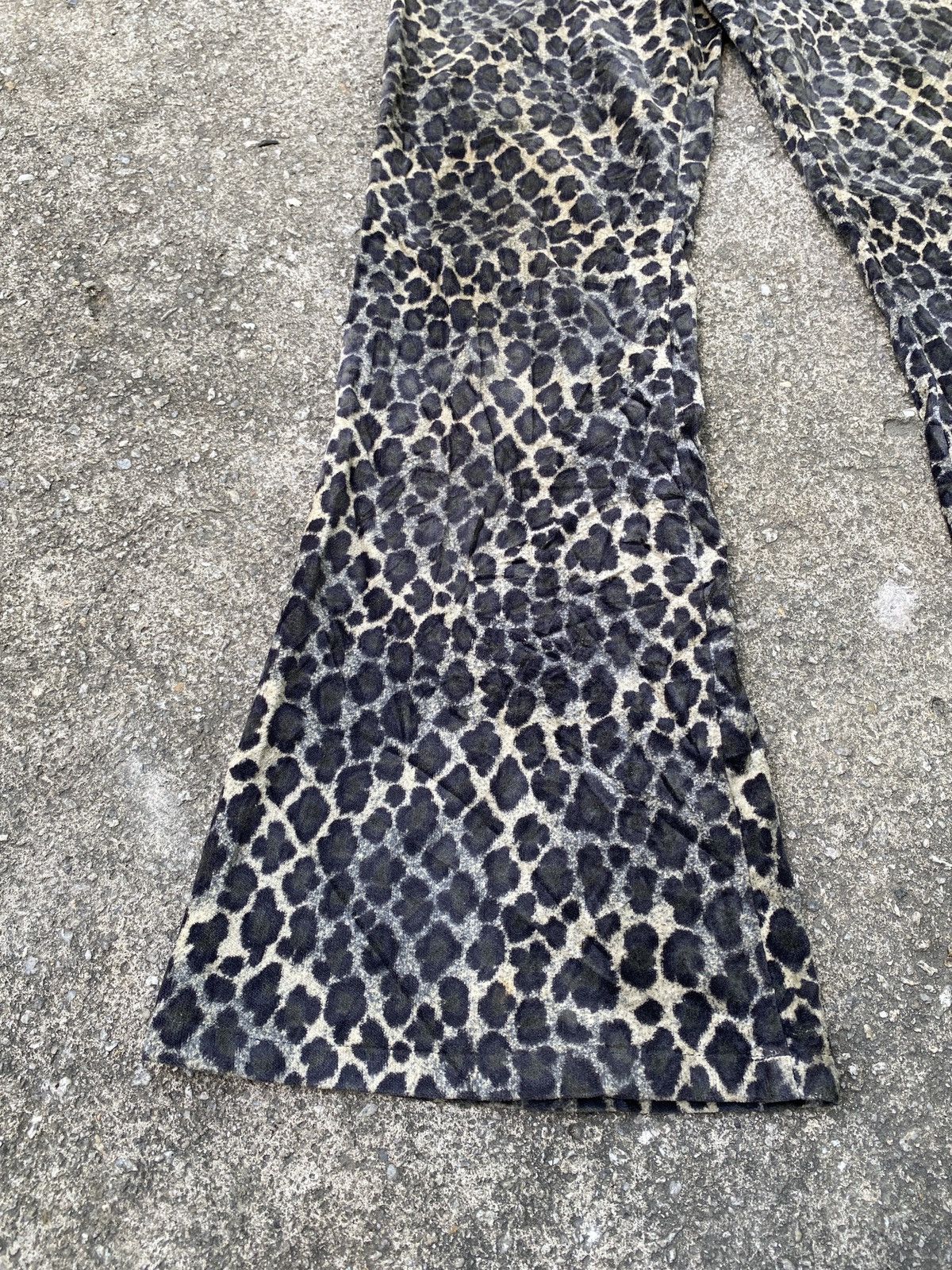 Japanese Brand Back&Forth Leopard Design Sunfaded Corduroy Flare Pant Size 27" / US 4 / IT 40 - 6 Thumbnail