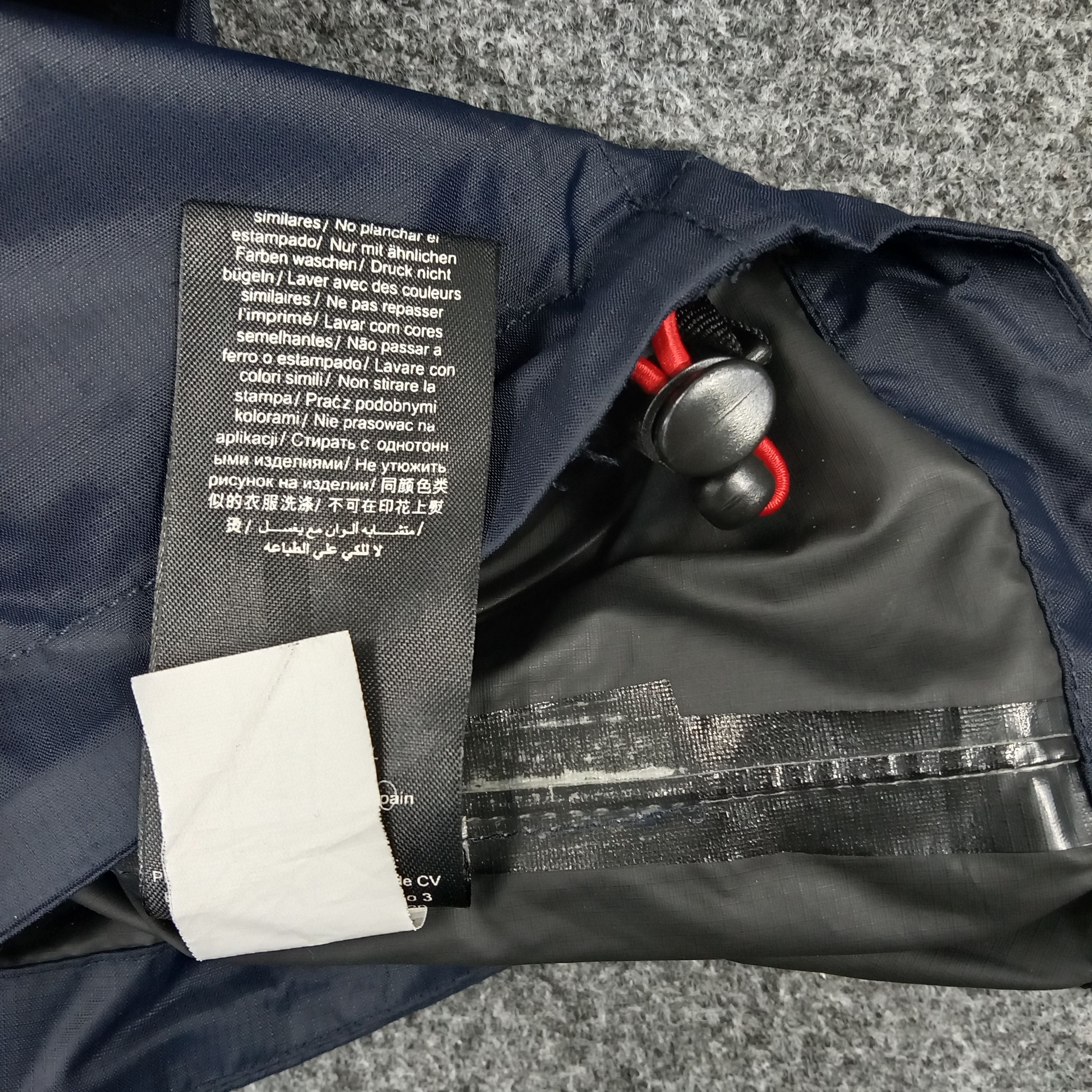 Pepe Jeans × Red Bull × Vintage Redbull Racing X Pepe Jeans Outdoor Waterproof Jacket Size US M / EU 48-50 / 2 - 12 Thumbnail