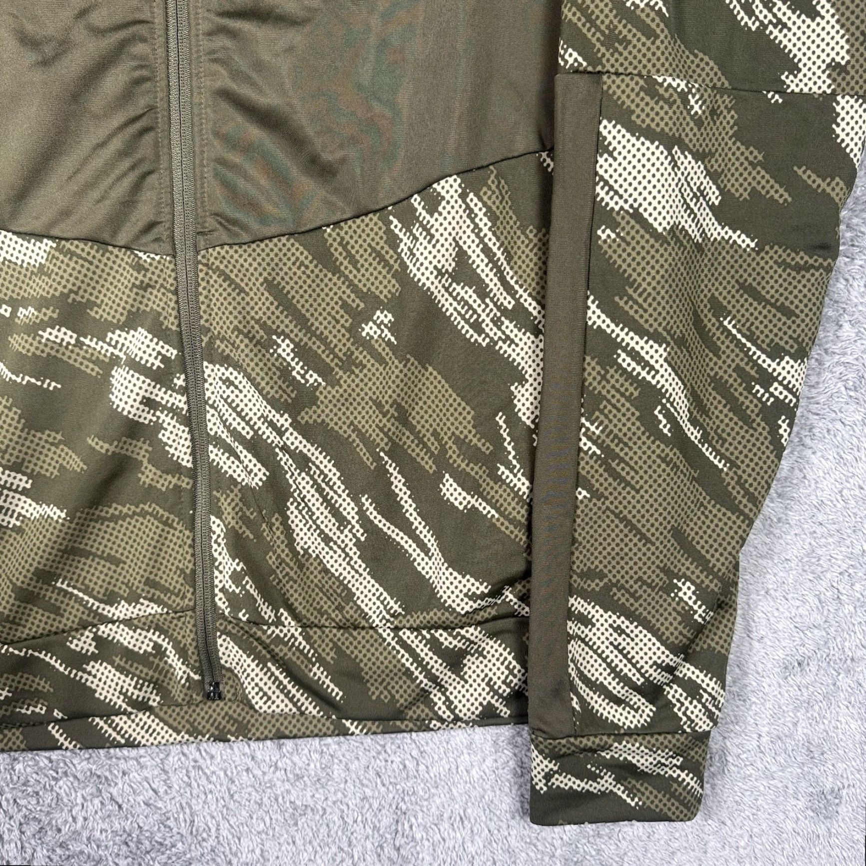 Puma Puma Jacket Men Large Contrast 2.0 Grape Leaf CAMO Full Zip Lightweight Athletic Size US L / EU 52-54 / 3 - 2 Thumbnail