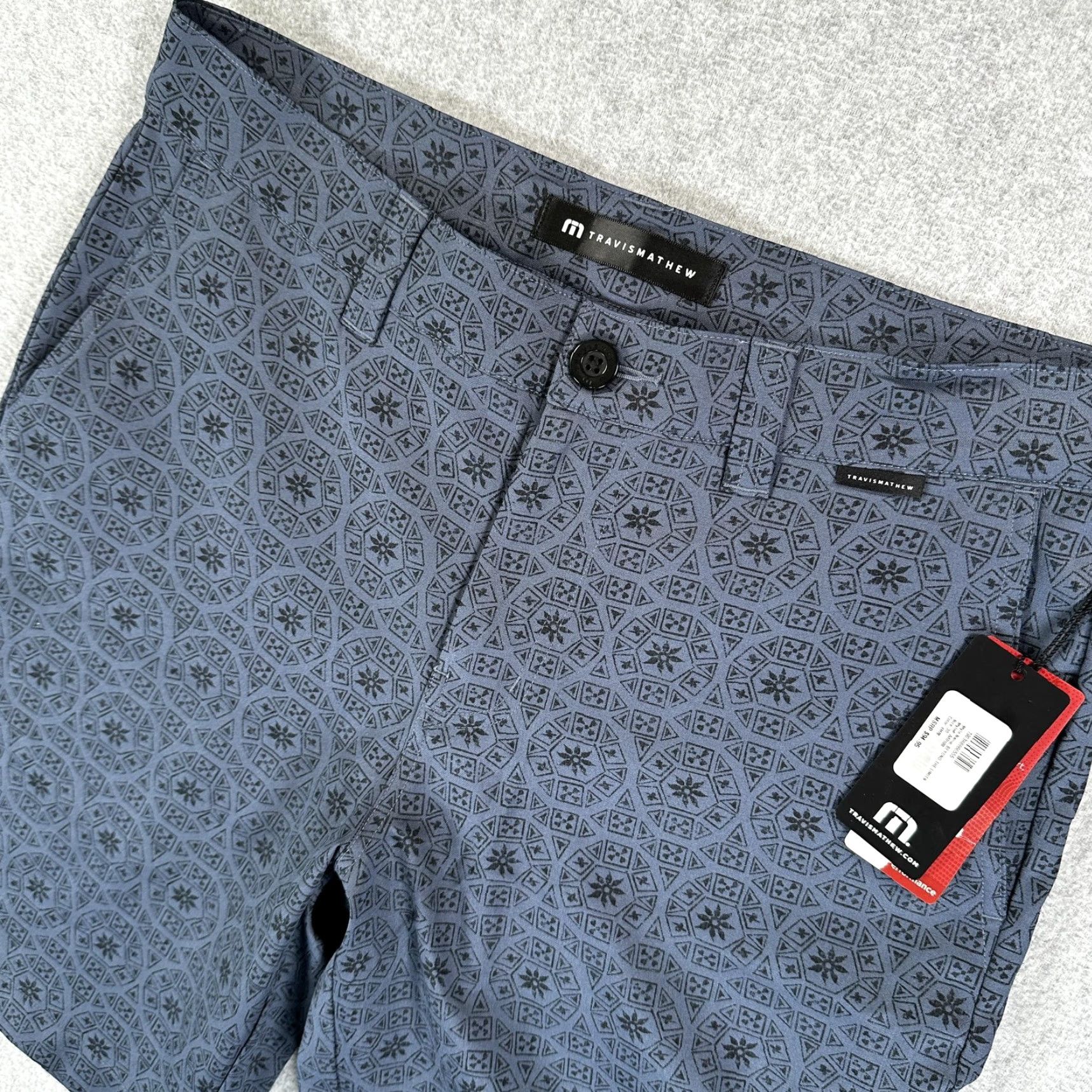 TravisMathew Travis Mathew Beyond The Limits Mens 30 Blue Geometric Chino Shorts Golf Stretch Waist 30 Inseam 10" Regular Front Zip Pockets Logo Size US 30 / EU 46 - 3 Thumbnail