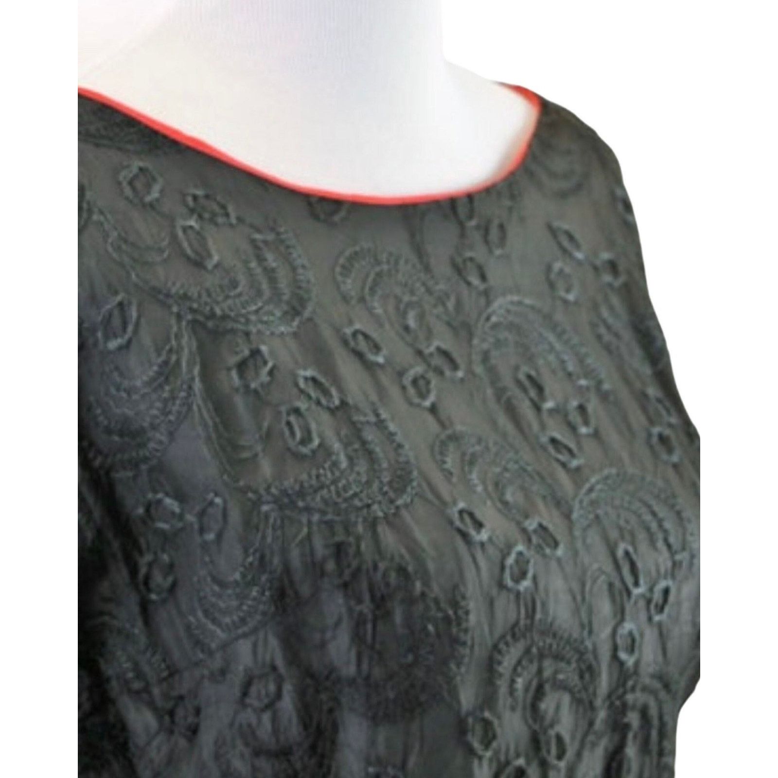 Vintage Vintage 1950s Textured Black Dress with Full Skirt Small Size S / US 4 / IT 40 - 2 Thumbnail