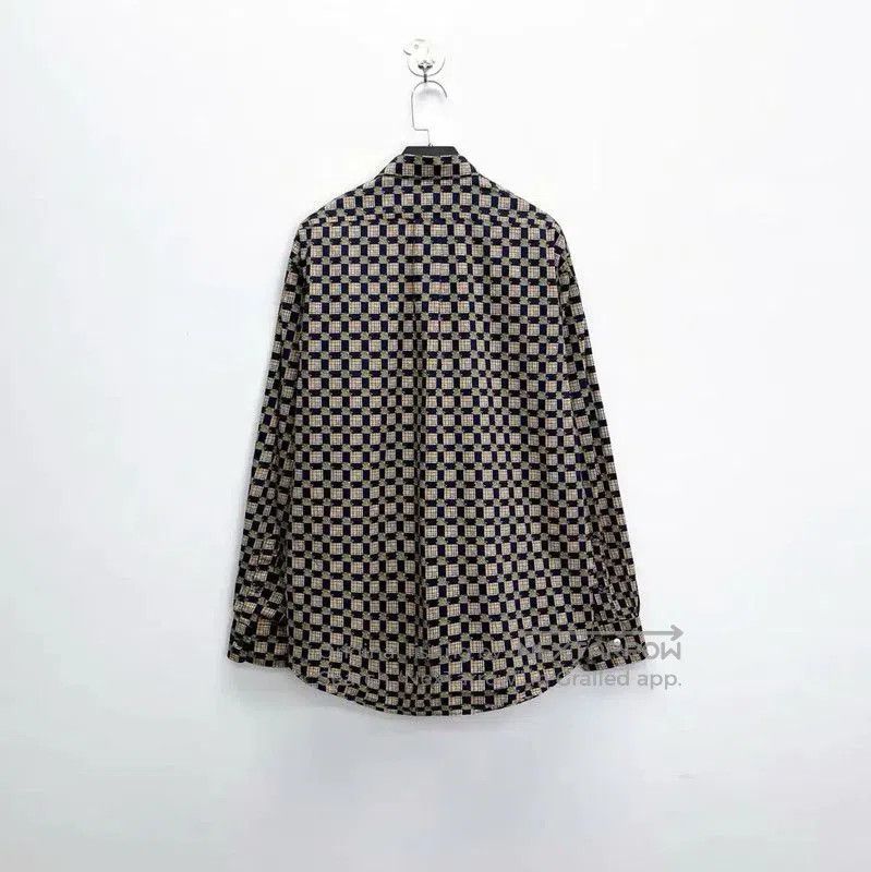 Burberry Burberry Khaki Short. Size US XL / EU 56 / 4 - 2 Thumbnail