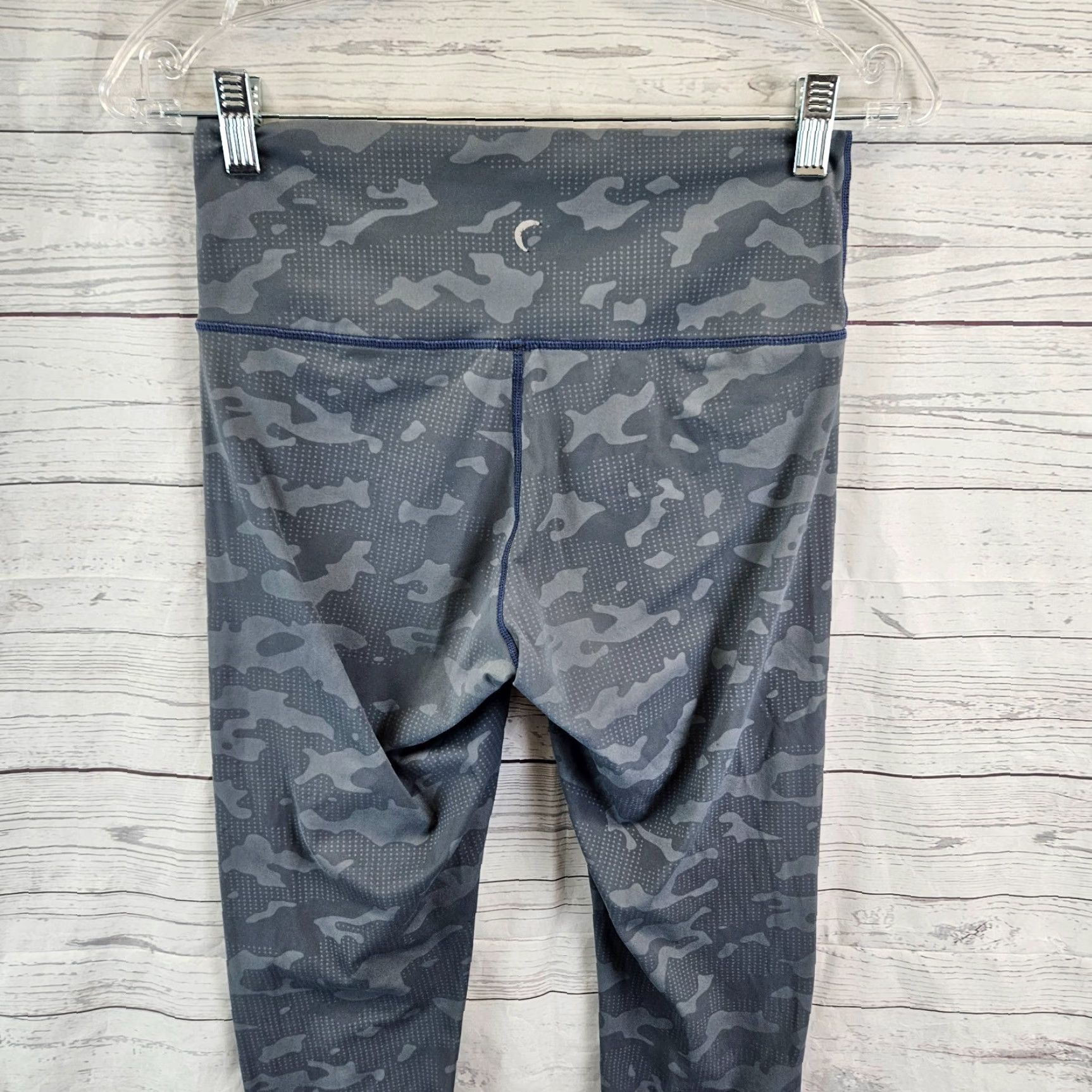 Vintage Zyia Active Womens Leggings Sz 6-8 Gray Camo Mid Rise Cropped Nylon Spandex Pull On Size 28" / US 6 / IT 42 - 4 Thumbnail