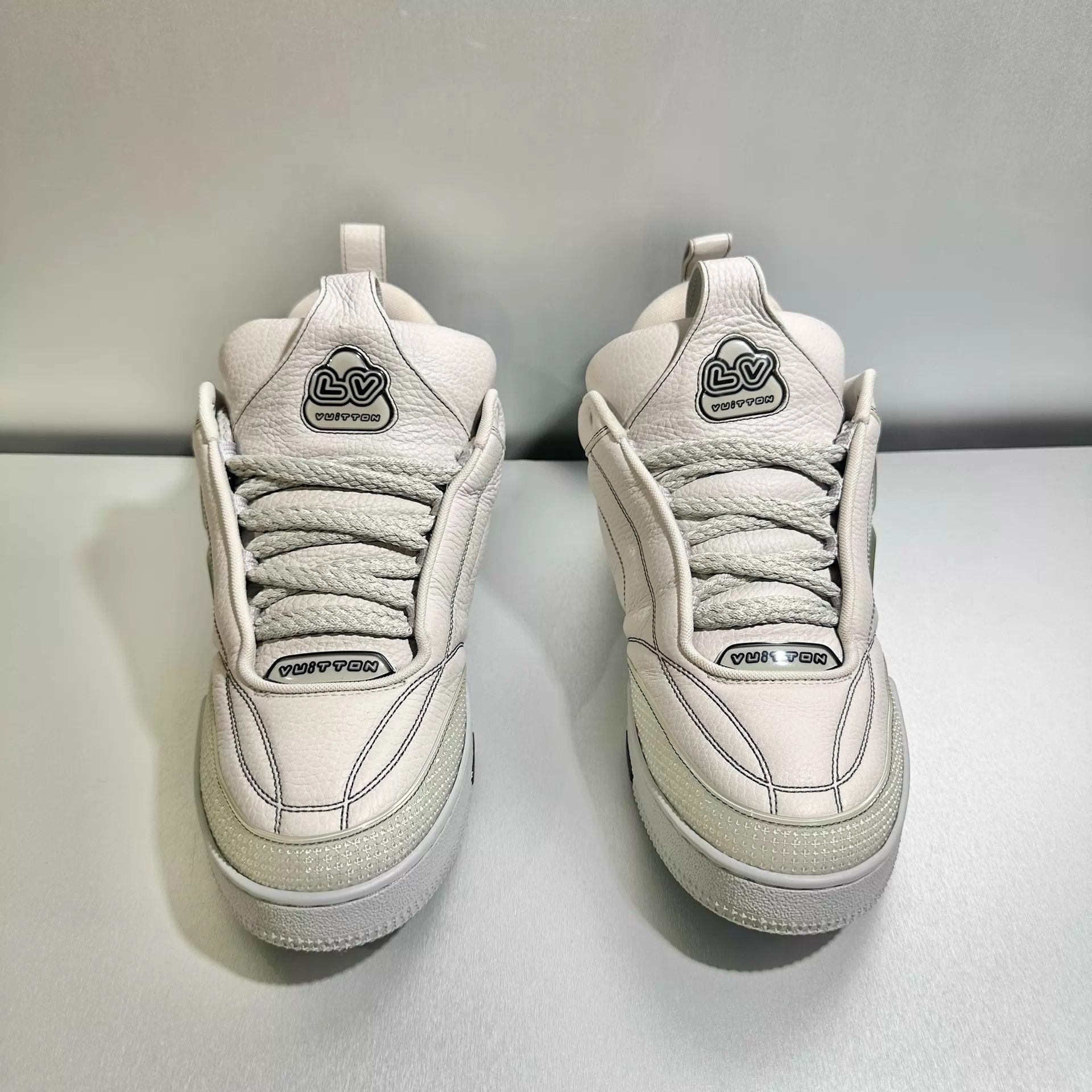 Louis Vuitton Louis Vuitton Skate Gray White US9 Mint Size US 9 / EU 42 - 2 Thumbnail