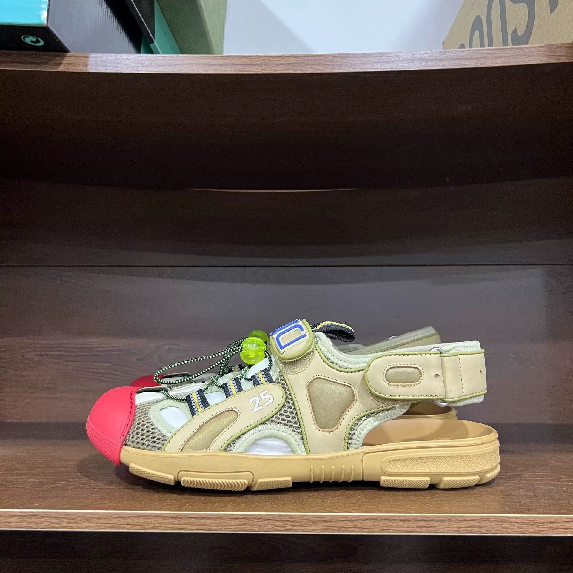 Gucci Gucci Men's Leather Beach Sandals Size US 10 / EU 43 - 1 Thumbnail